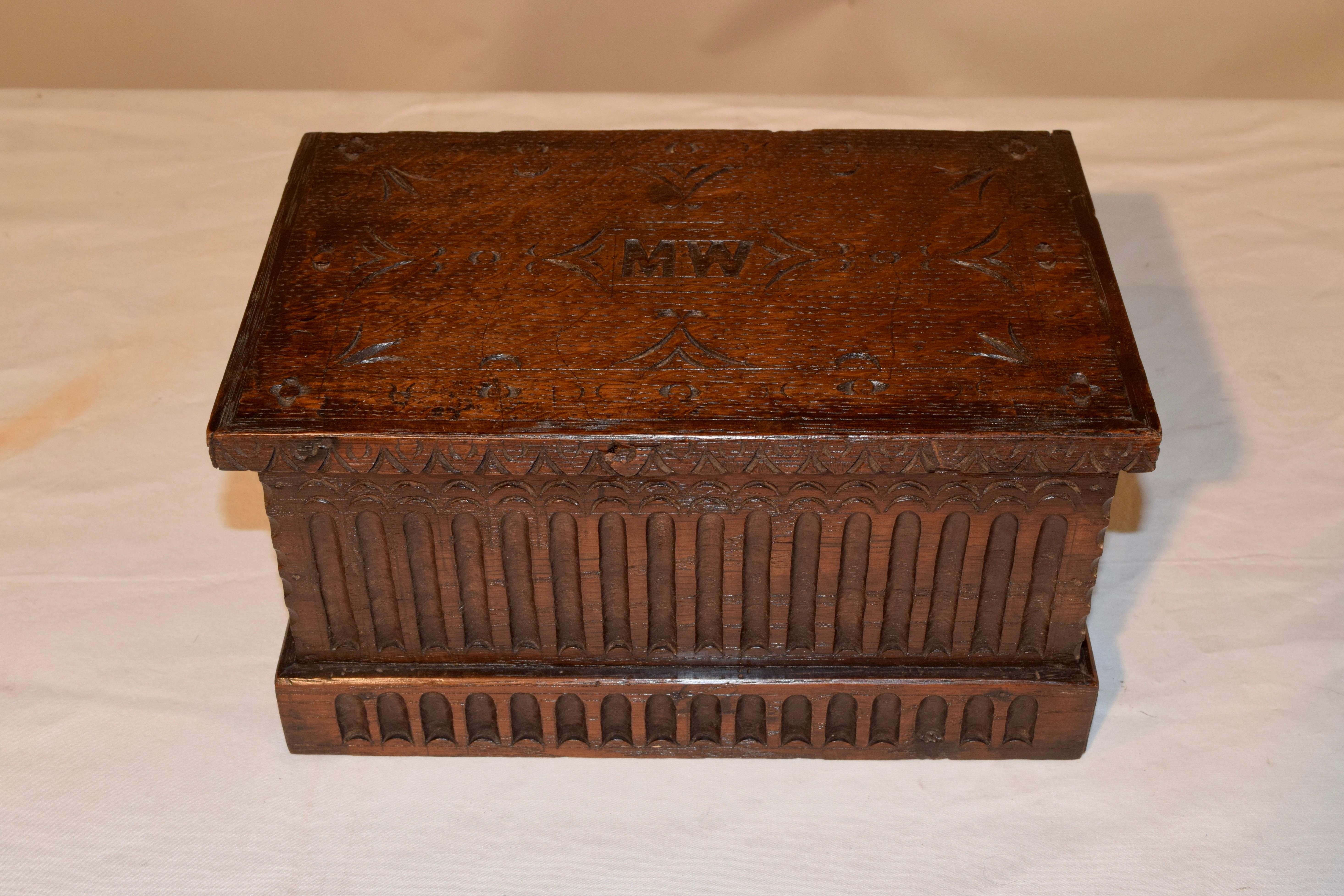 Hand-Carved 19th Century English Oak Dresser Box For Sale