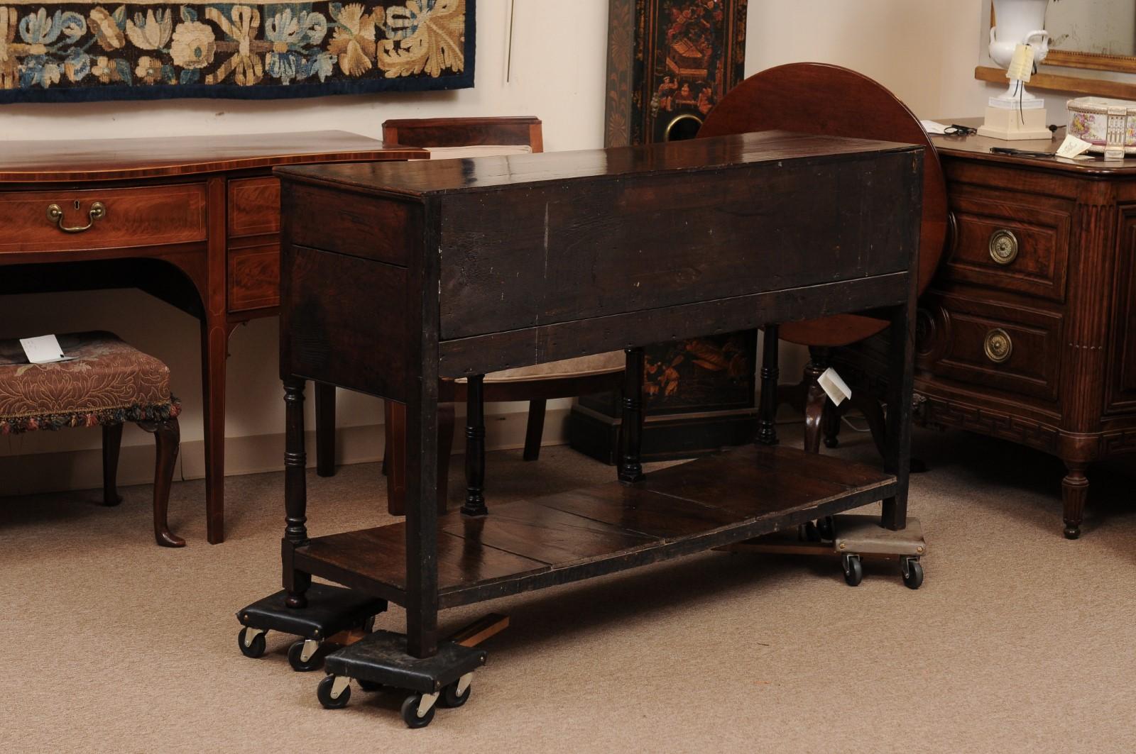 Cassettone / Server in Oak inglese del XIX secolo con grembiule traforato, 5 cassetti e L. in vendita 5