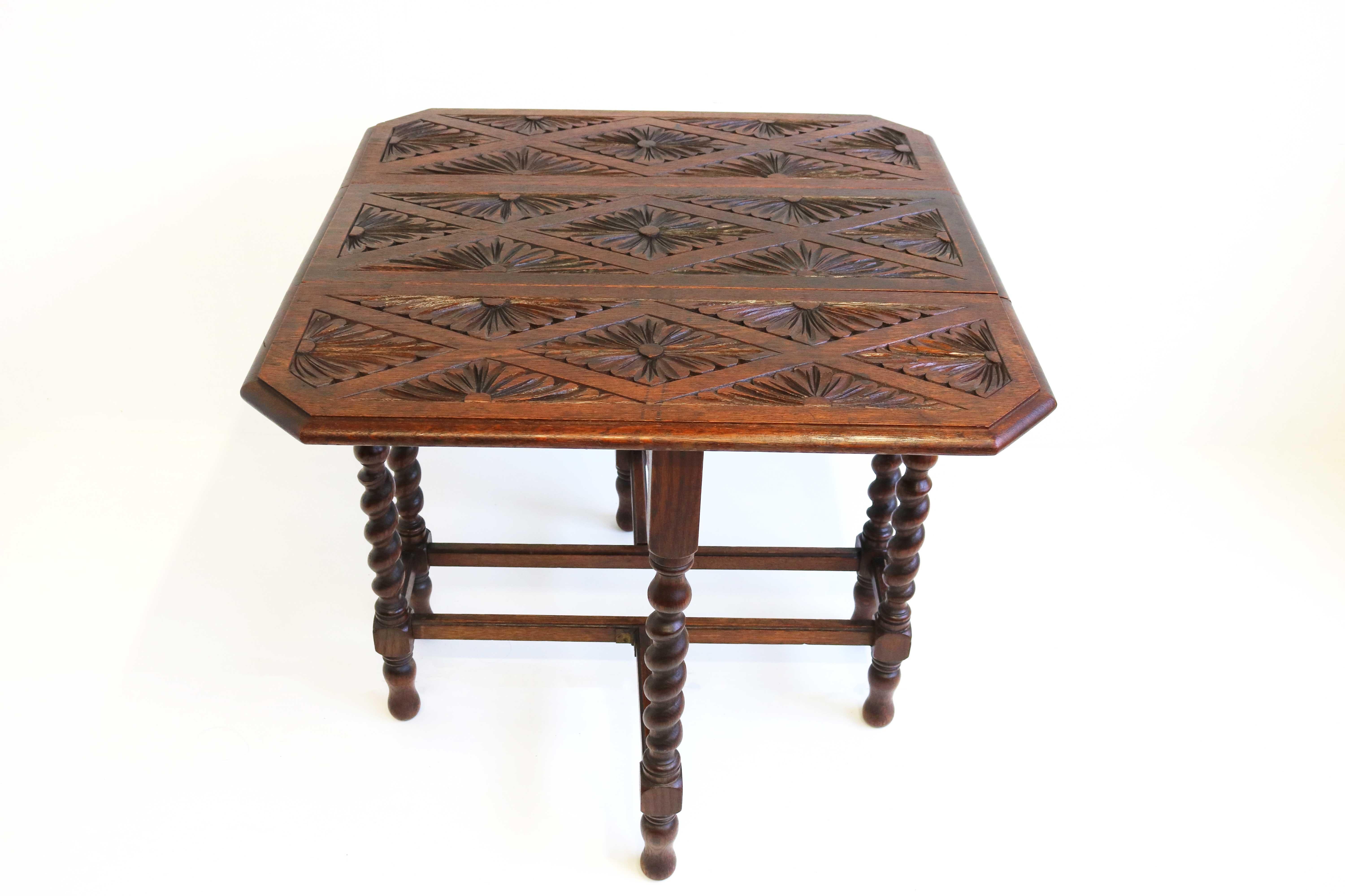 Lovely Small Antique English Barley Twist Oak Side Sofa Wine Table Drop Leaf Gate -Leg Flower Carved Square Top Late 19th Century 

Beautiful English oak wood-carved and barley twisted antique gate leg table , late 19th century.
A charming size,