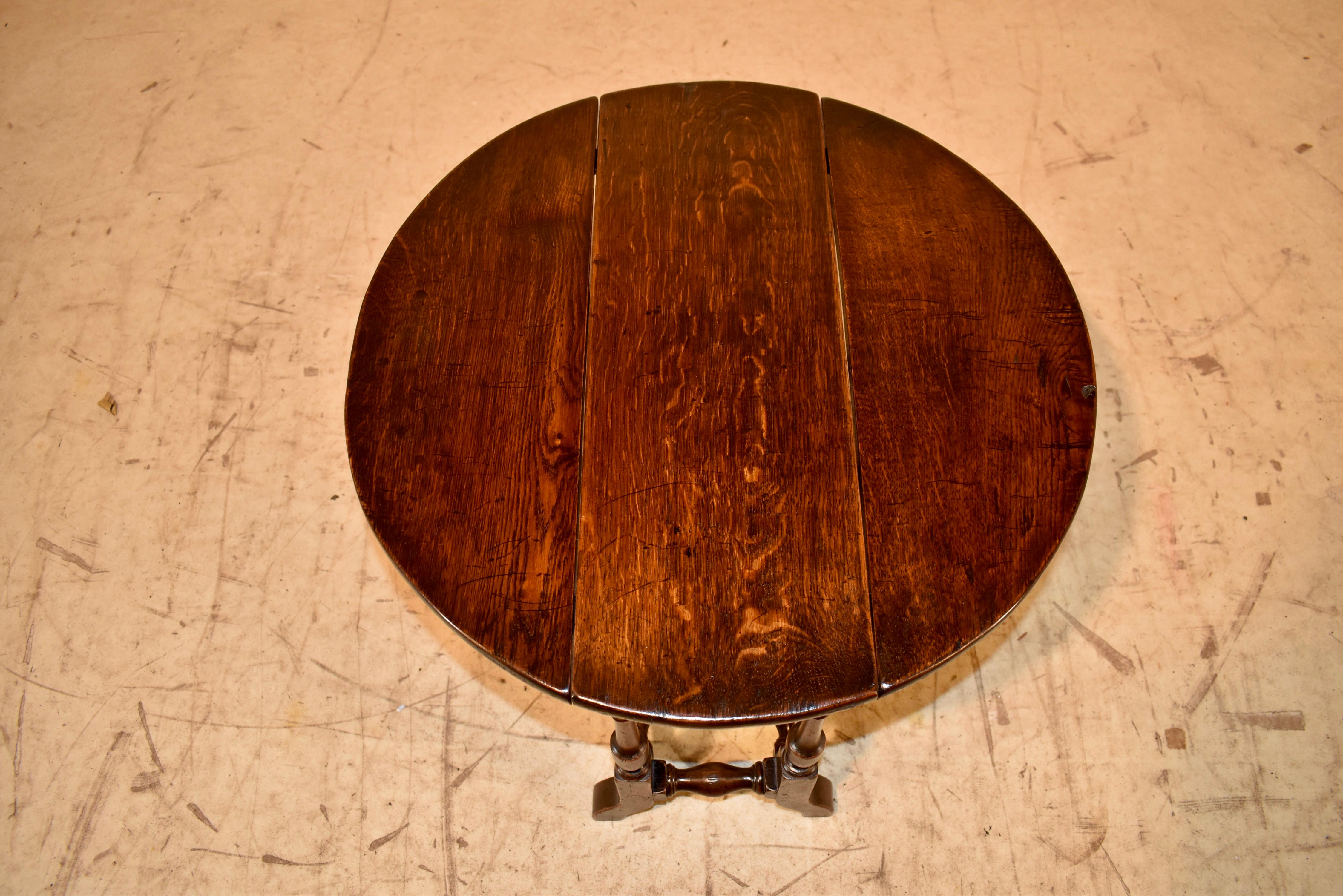 Mesa inglesa del siglo XIX con patas de pórtico de roble Roble en venta