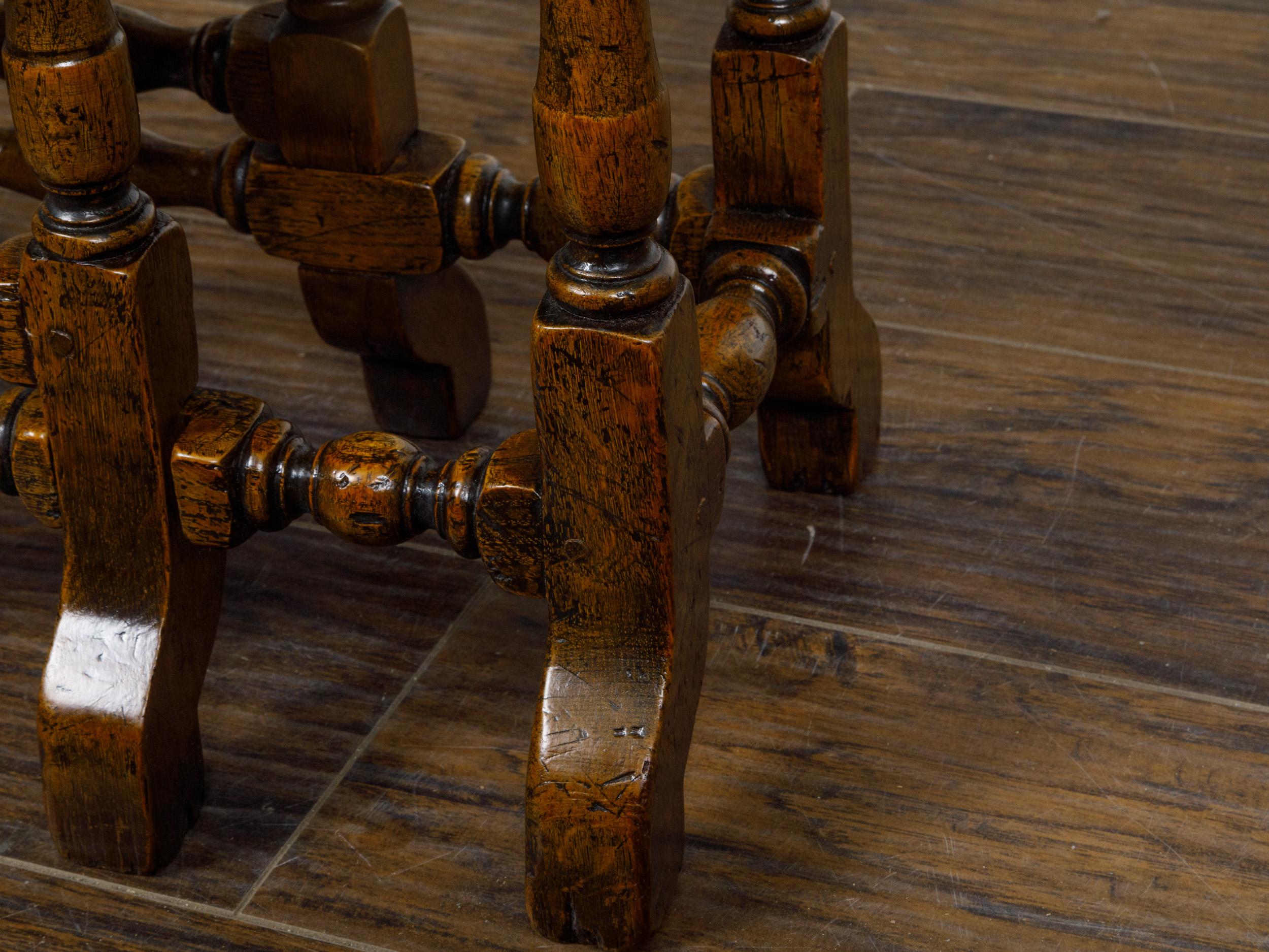 19th-Century English Oak Gateleg Table with Drop Leaves and Turned Legs For Sale 6