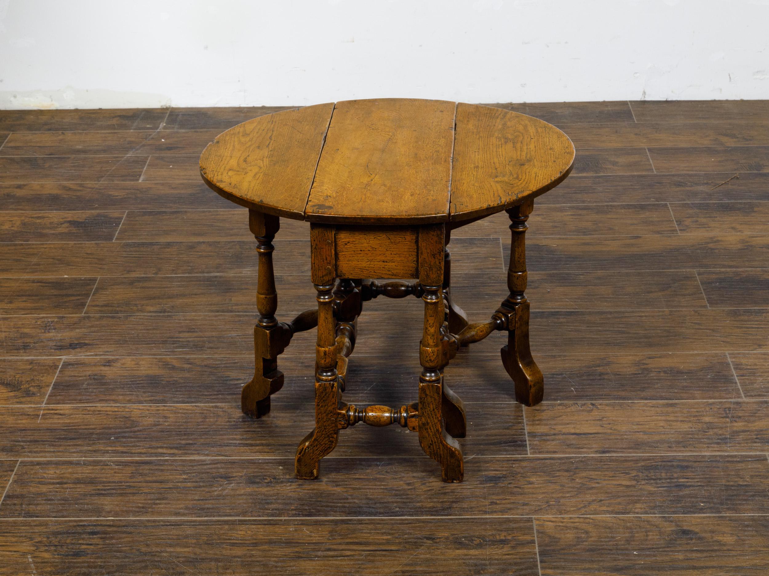 19th-Century English Oak Gateleg Table with Drop Leaves and Turned Legs In Good Condition For Sale In Atlanta, GA