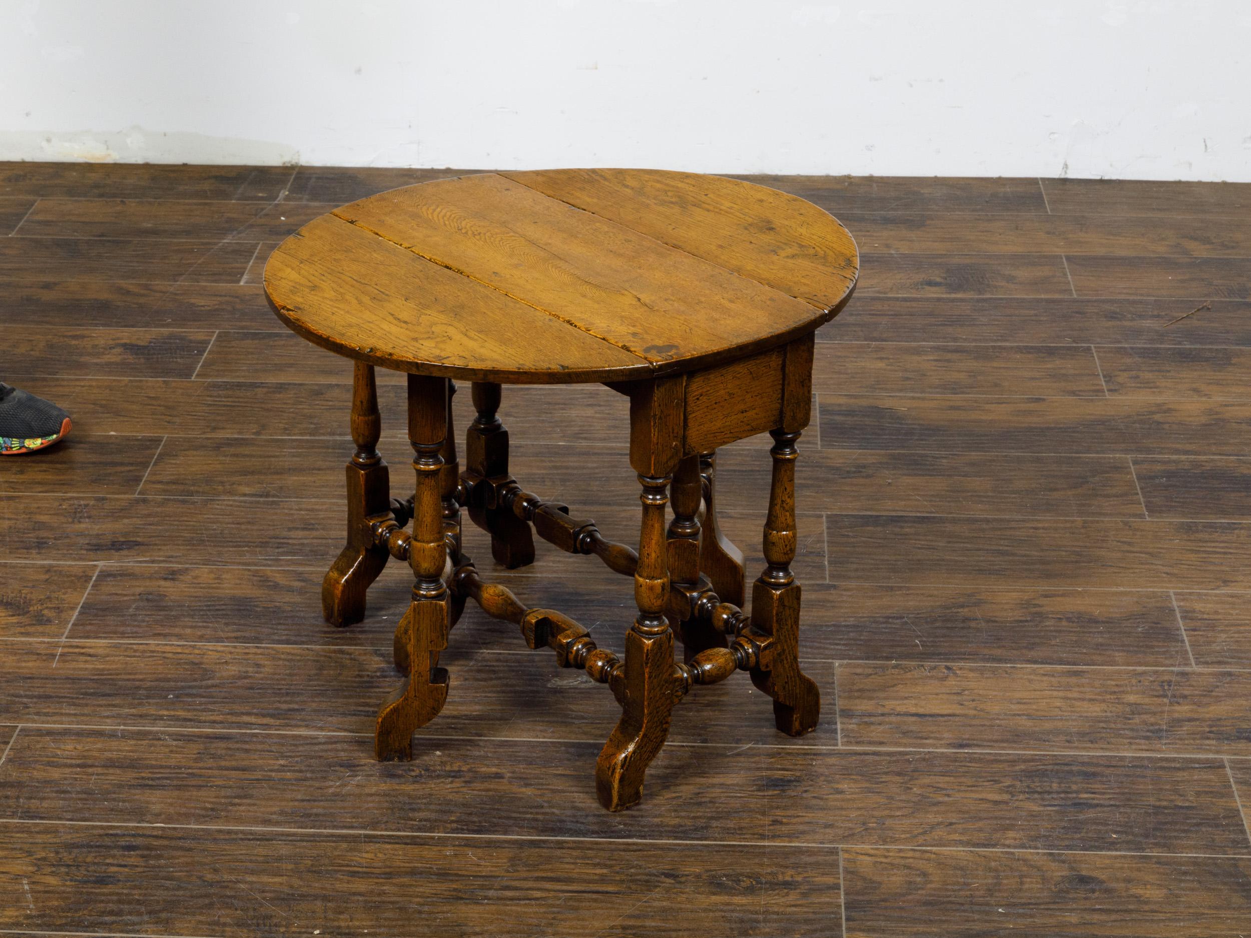 19th Century 19th-Century English Oak Gateleg Table with Drop Leaves and Turned Legs For Sale