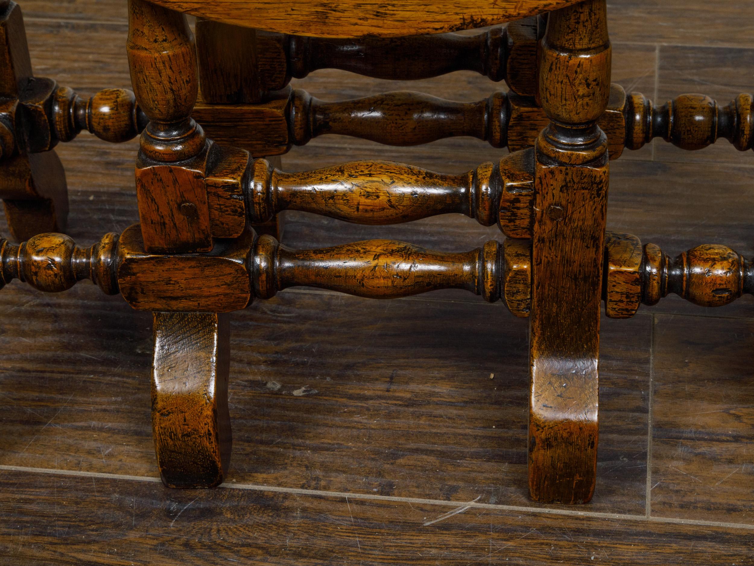 19th-Century English Oak Gateleg Table with Drop Leaves and Turned Legs For Sale 5