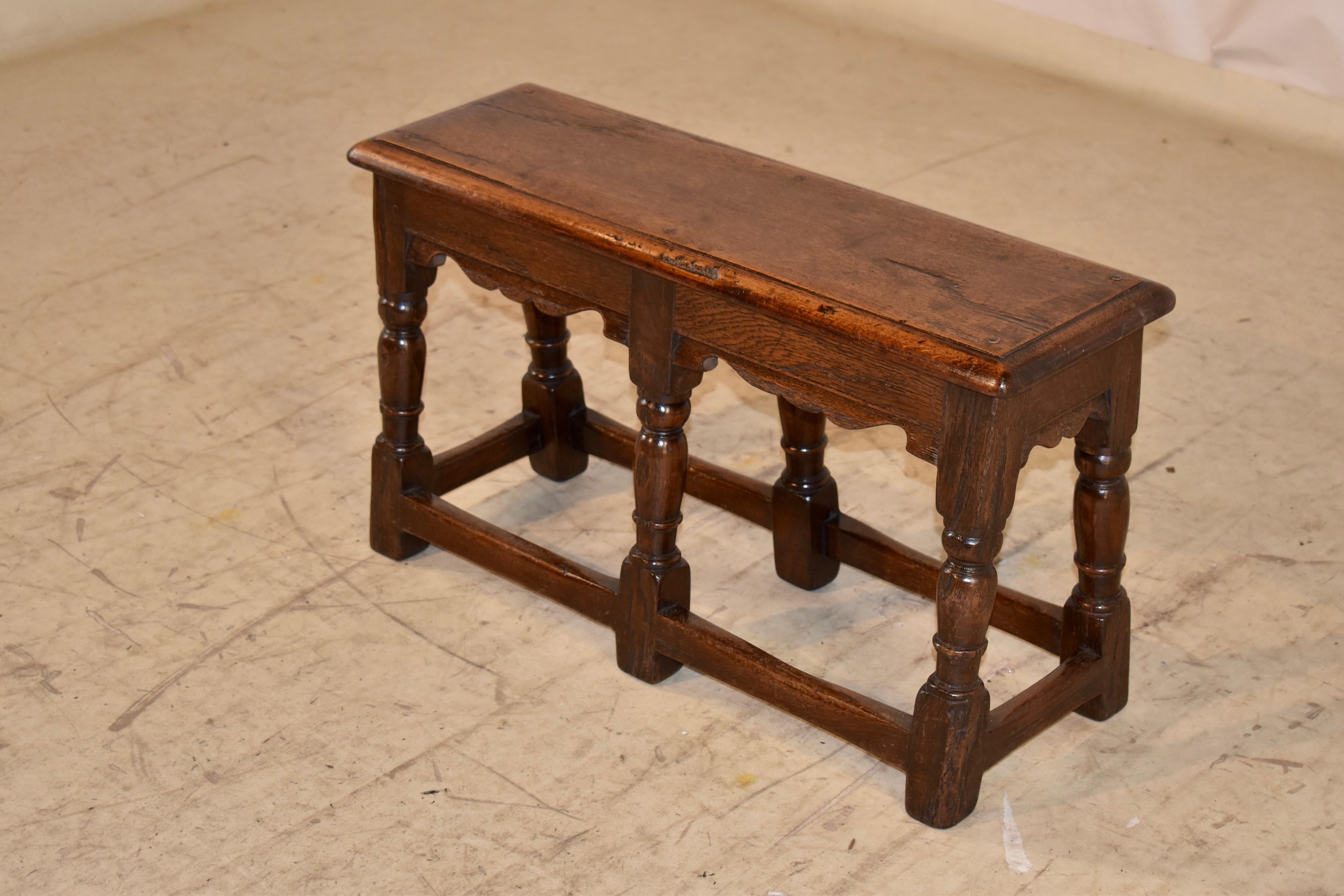 Banc à articulations en Oak Oak anglais du 19e siècle Bon état - En vente à High Point, NC