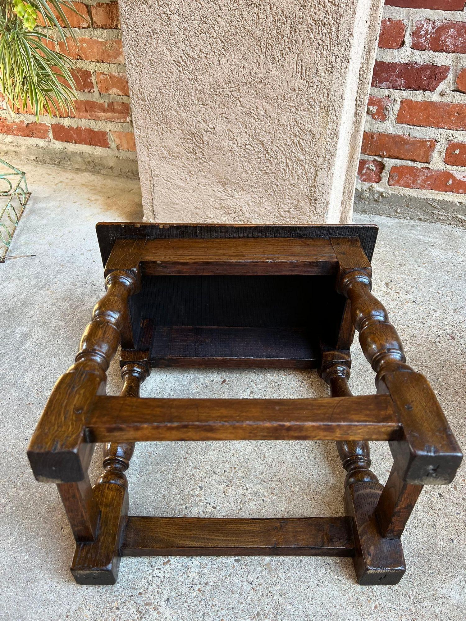 19th century English Oak Joint Stool Pegged Bench Display Stand For Sale 5