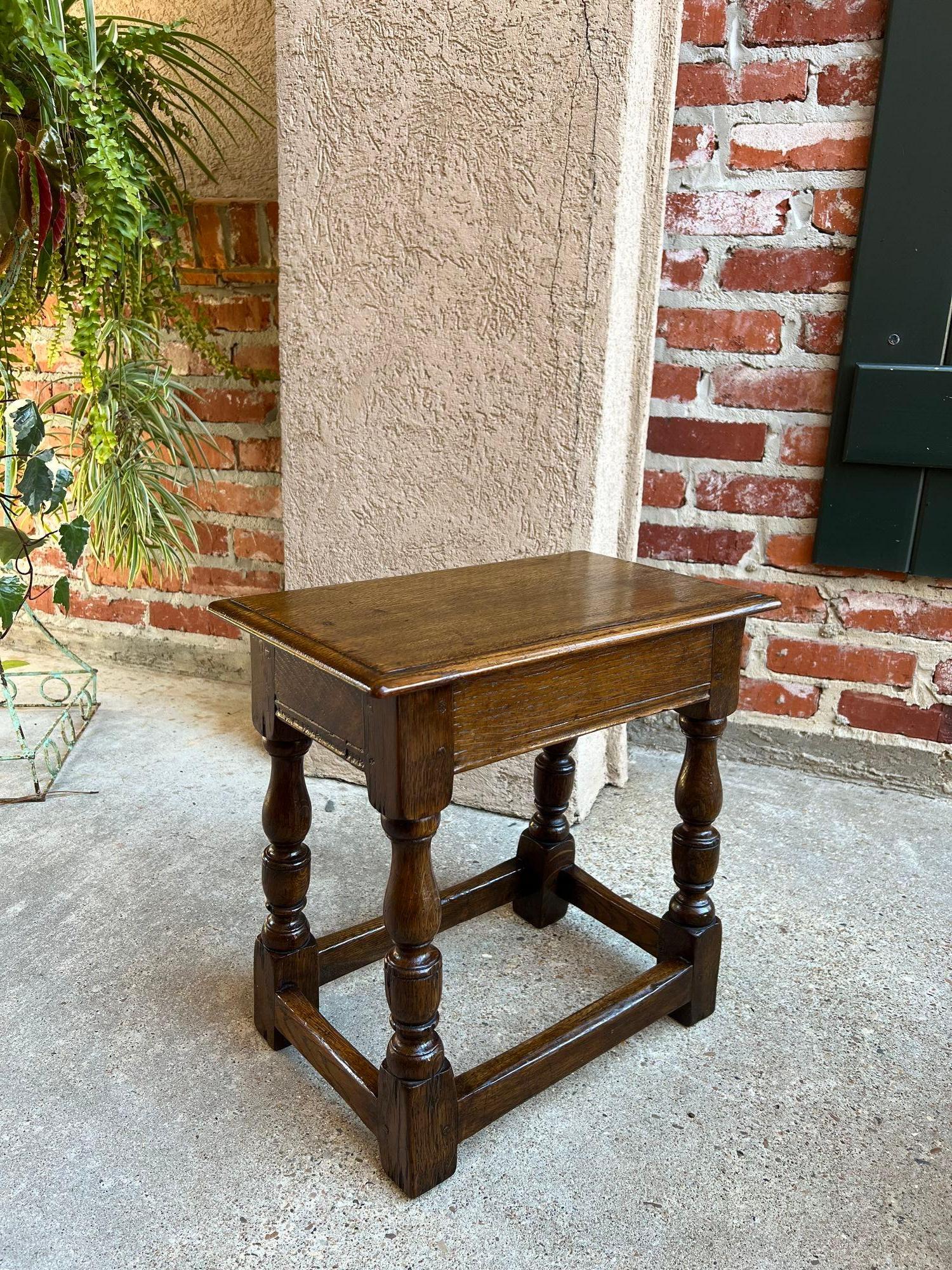 19th century English Oak Joint Stool Pegged Bench Display Stand For Sale 7