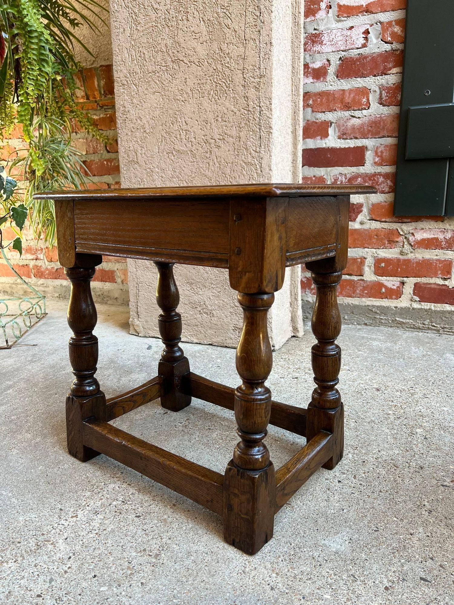 19th century English Oak Joint Stool Pegged Bench Display Stand For Sale 8