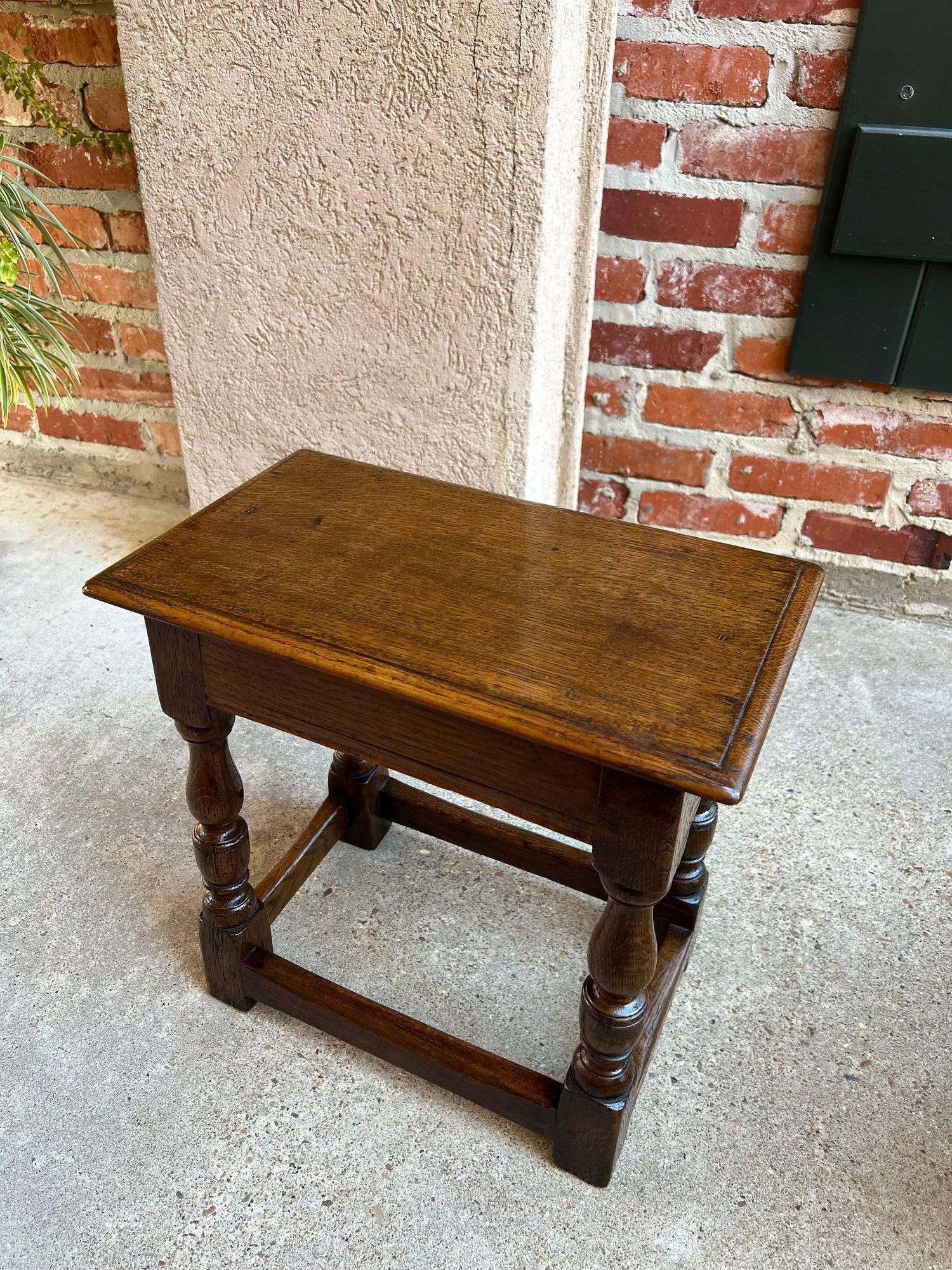 19th century English Oak Joint Stool Pegged Bench Display Stand For Sale 10