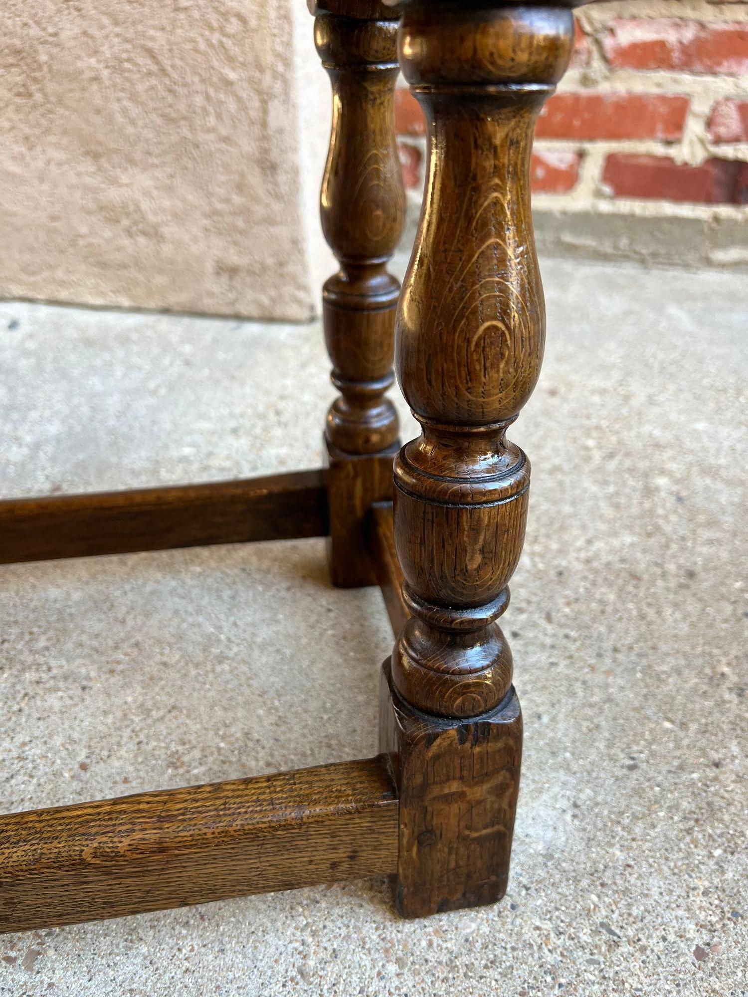 19th century English Oak Joint Stool Pegged Bench Display Stand For Sale 11