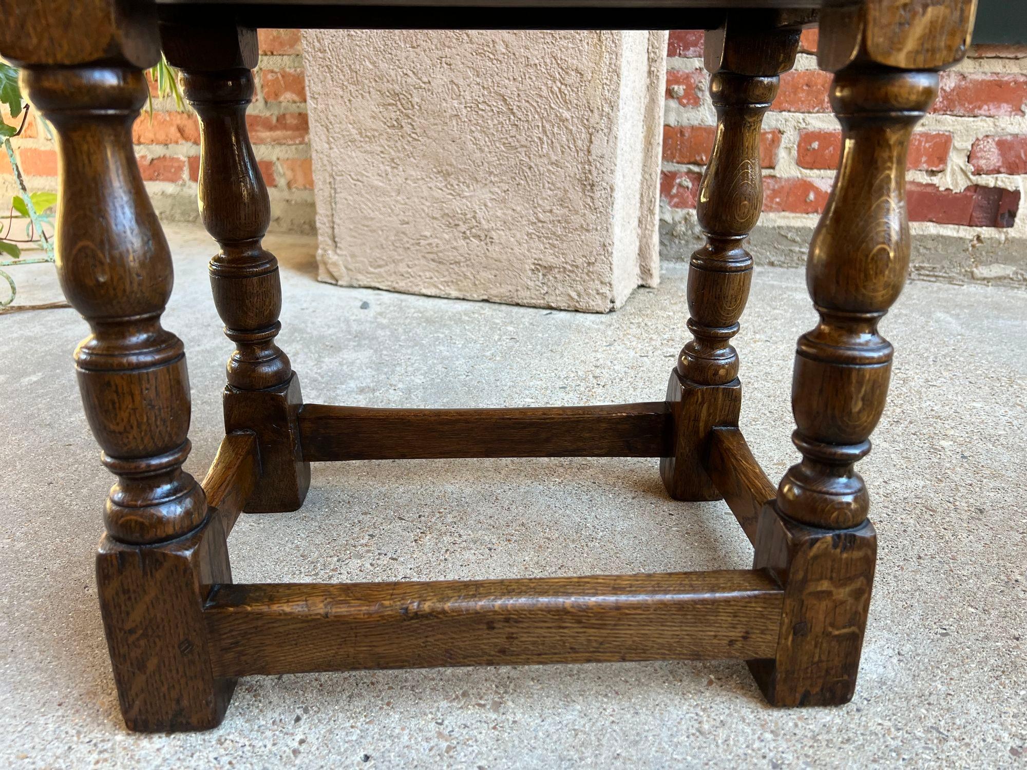 19th century English Oak Joint Stool Pegged Bench Display Stand For Sale 2