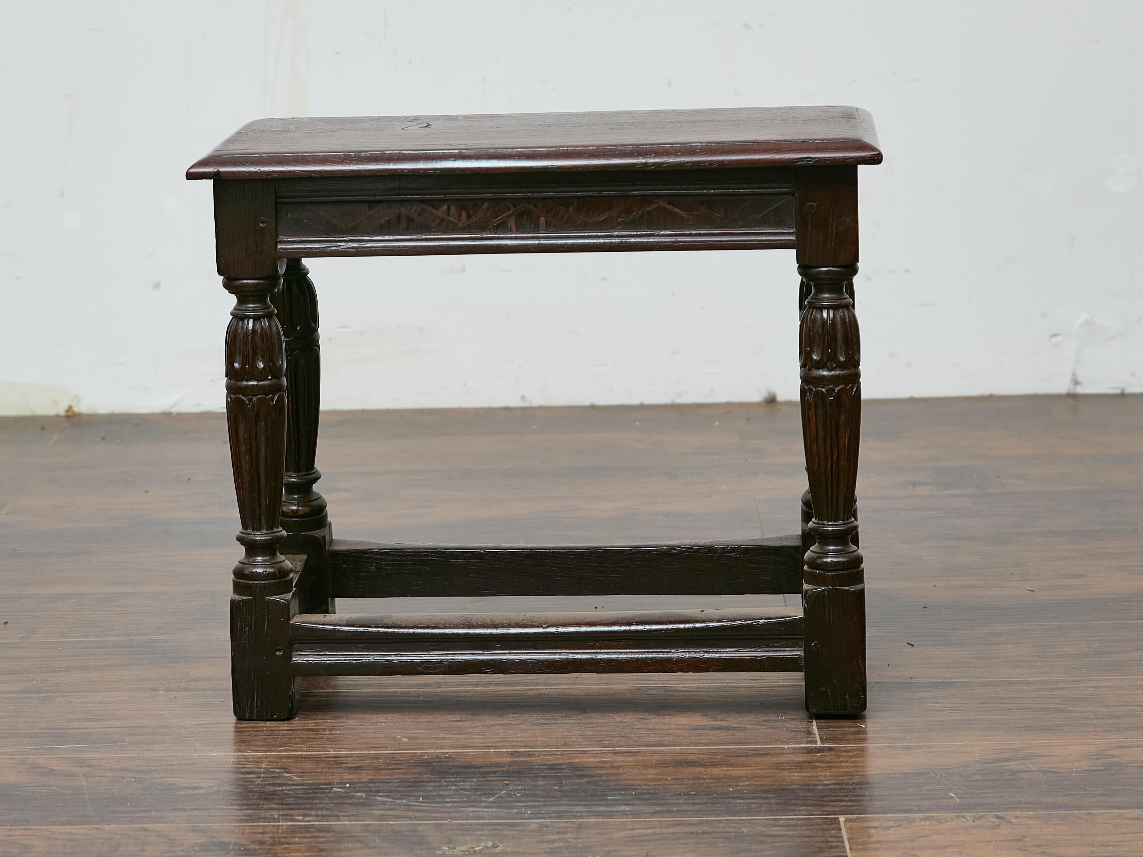 Tabouret joint anglais du 19ème siècle avec pieds tournés en vente 3