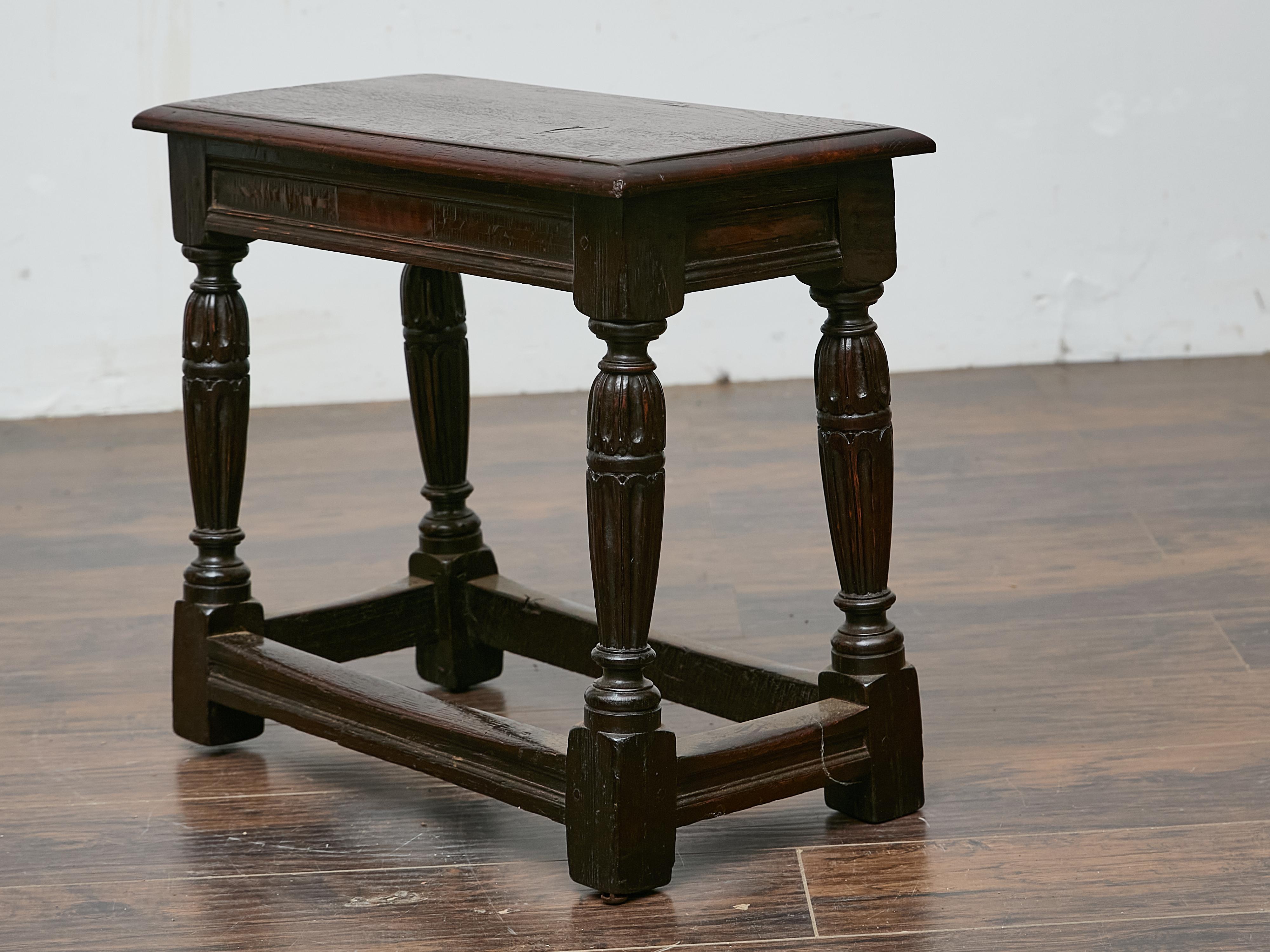 Anglais Tabouret joint anglais du 19ème siècle avec pieds tournés en vente