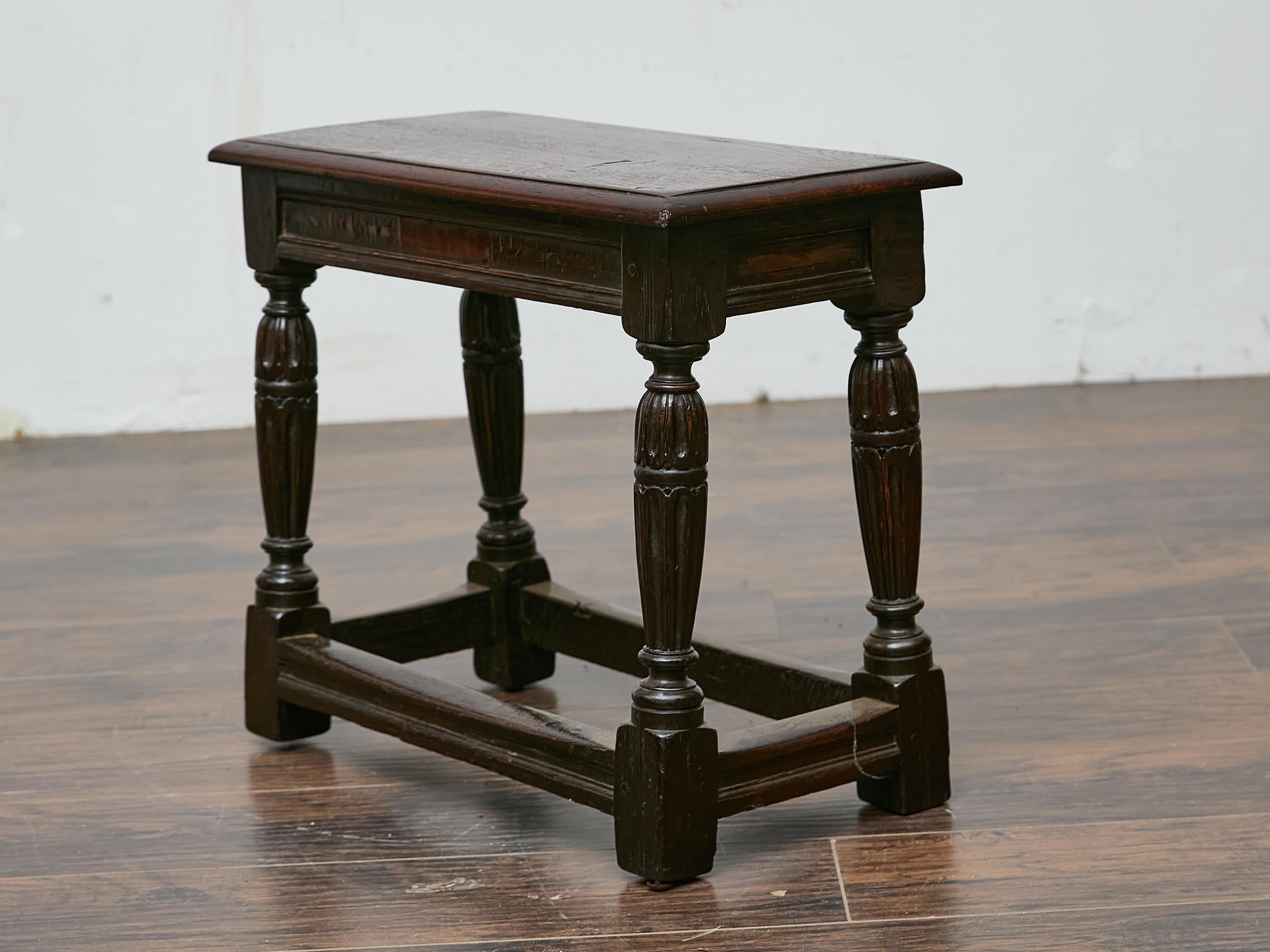 Sculpté Tabouret joint anglais du 19ème siècle avec pieds tournés en vente
