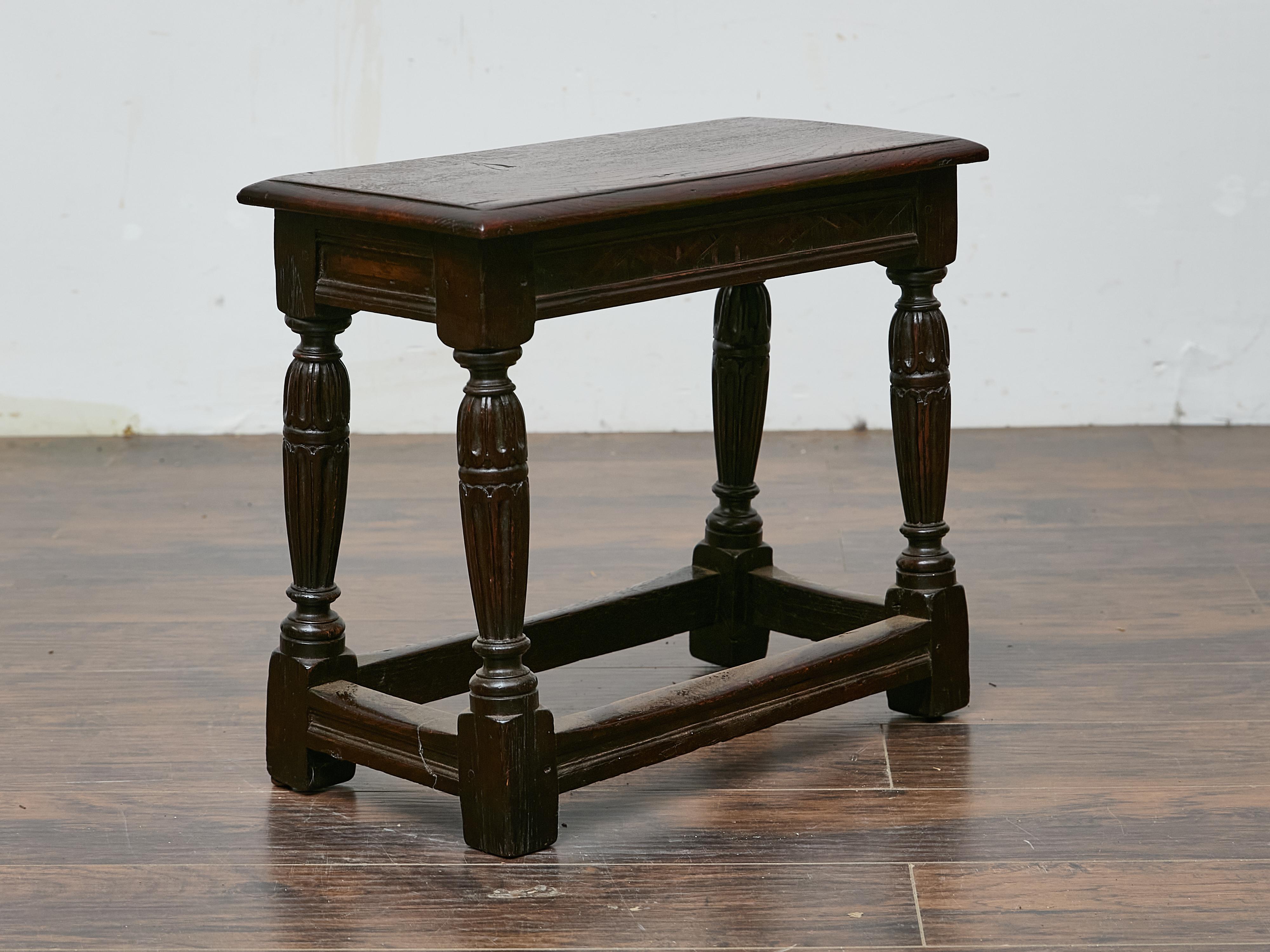 Chêne Tabouret joint anglais du 19ème siècle avec pieds tournés en vente