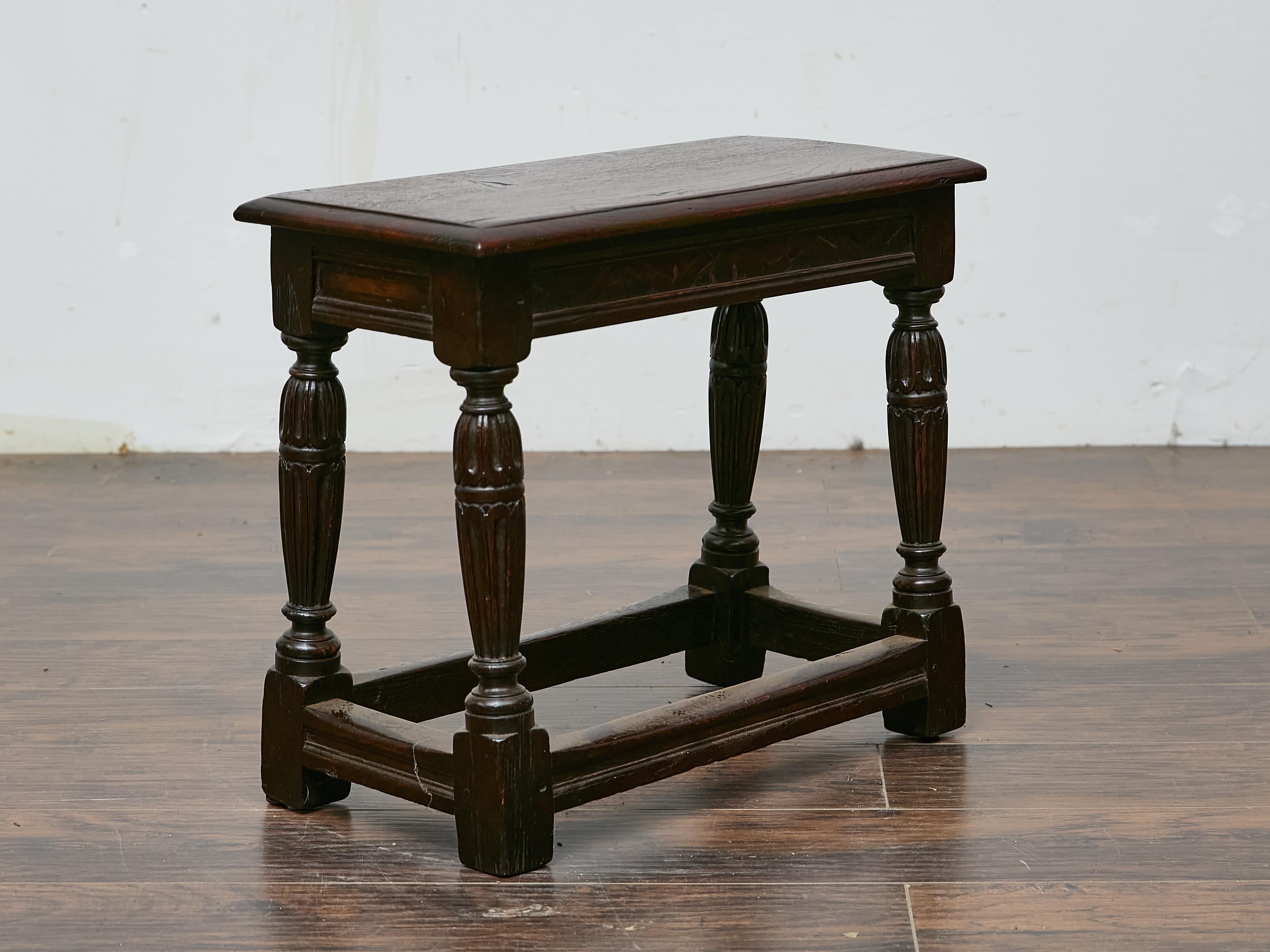 Tabouret joint anglais du 19ème siècle avec pieds tournés en vente 1