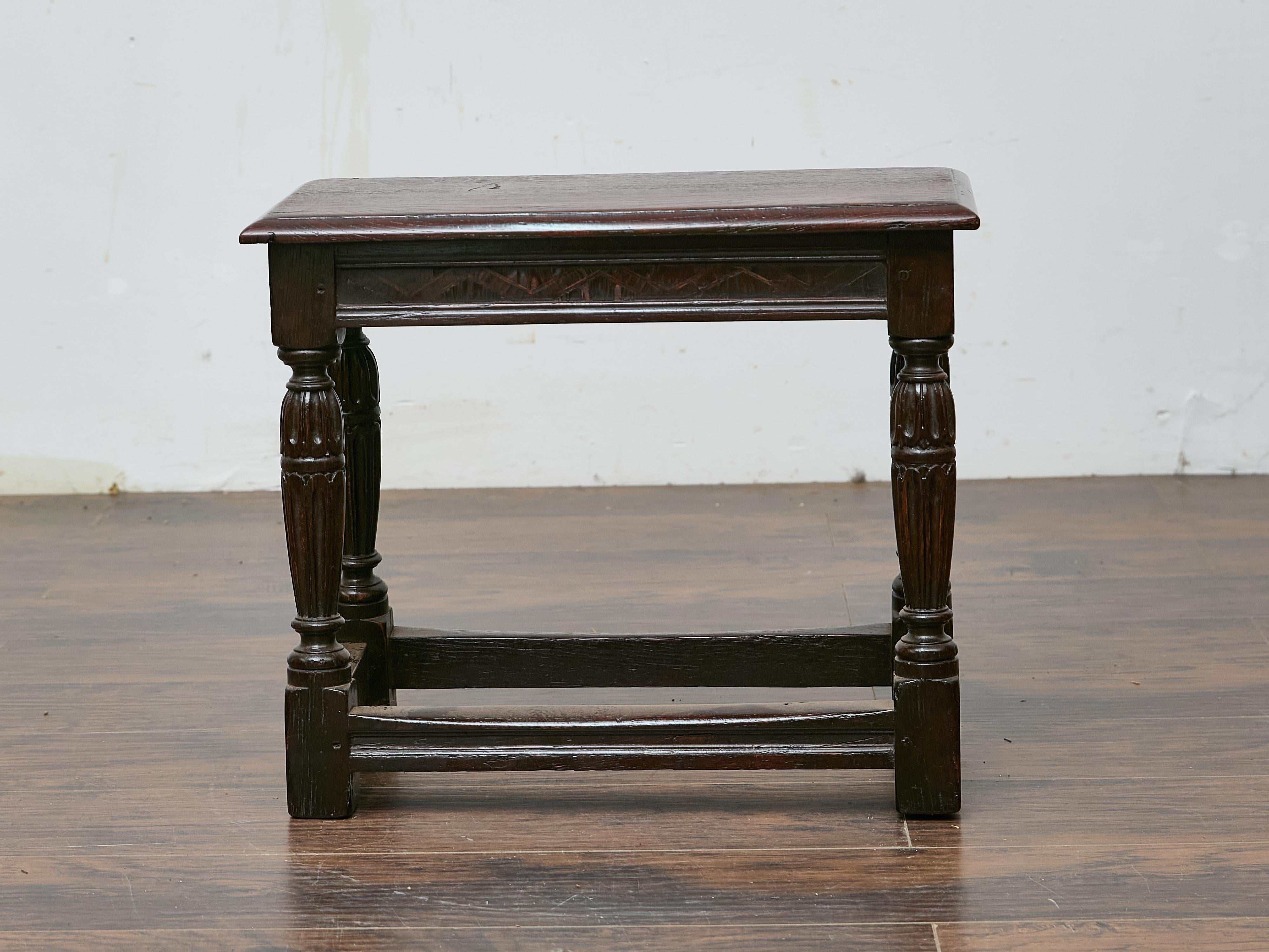Tabouret joint anglais du 19ème siècle avec pieds tournés en vente 2