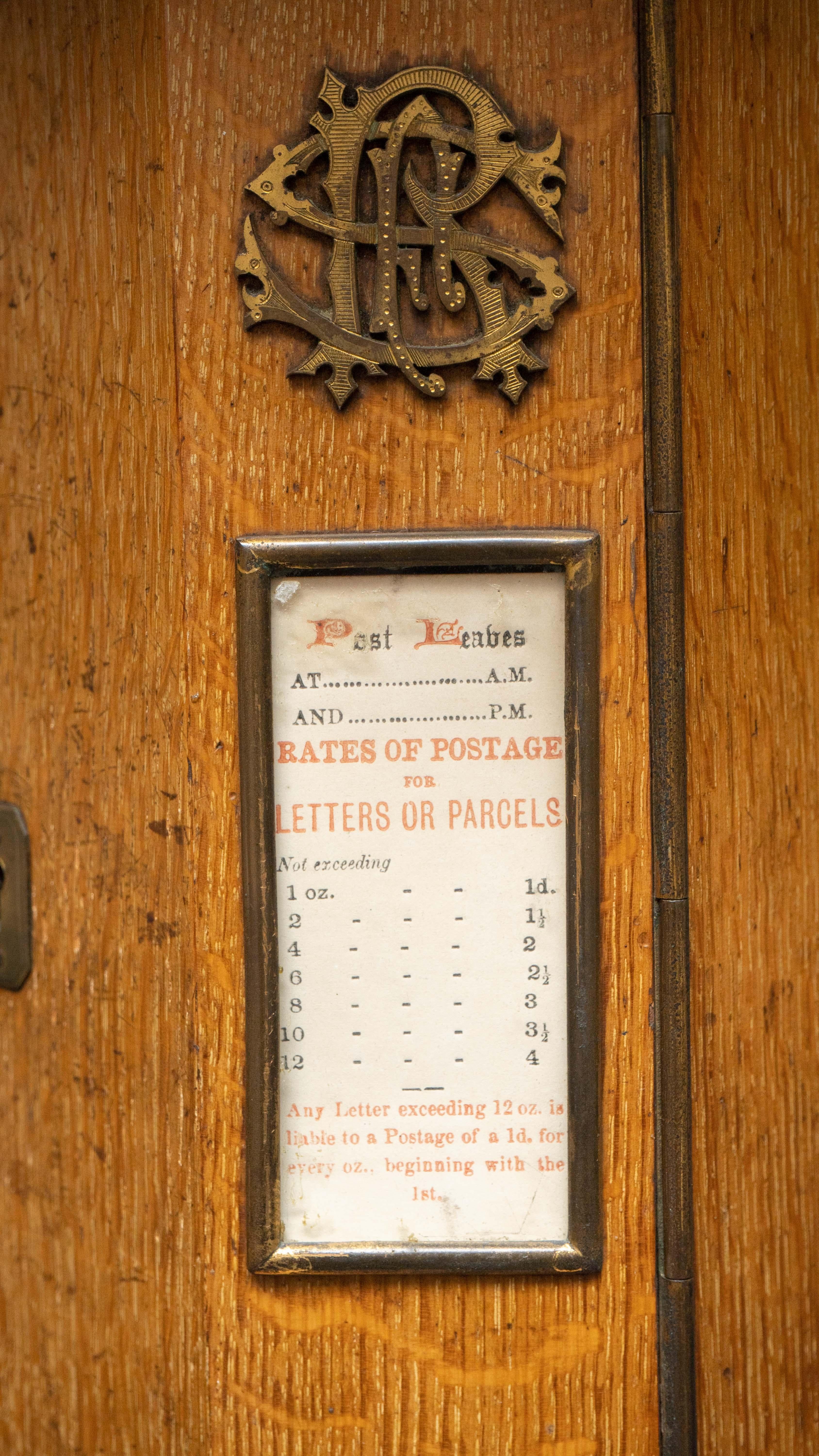 Édouardien Lampe boîte à lettres de bureau en chêne de style maison de campagne victorien anglaise du 19e siècle en vente