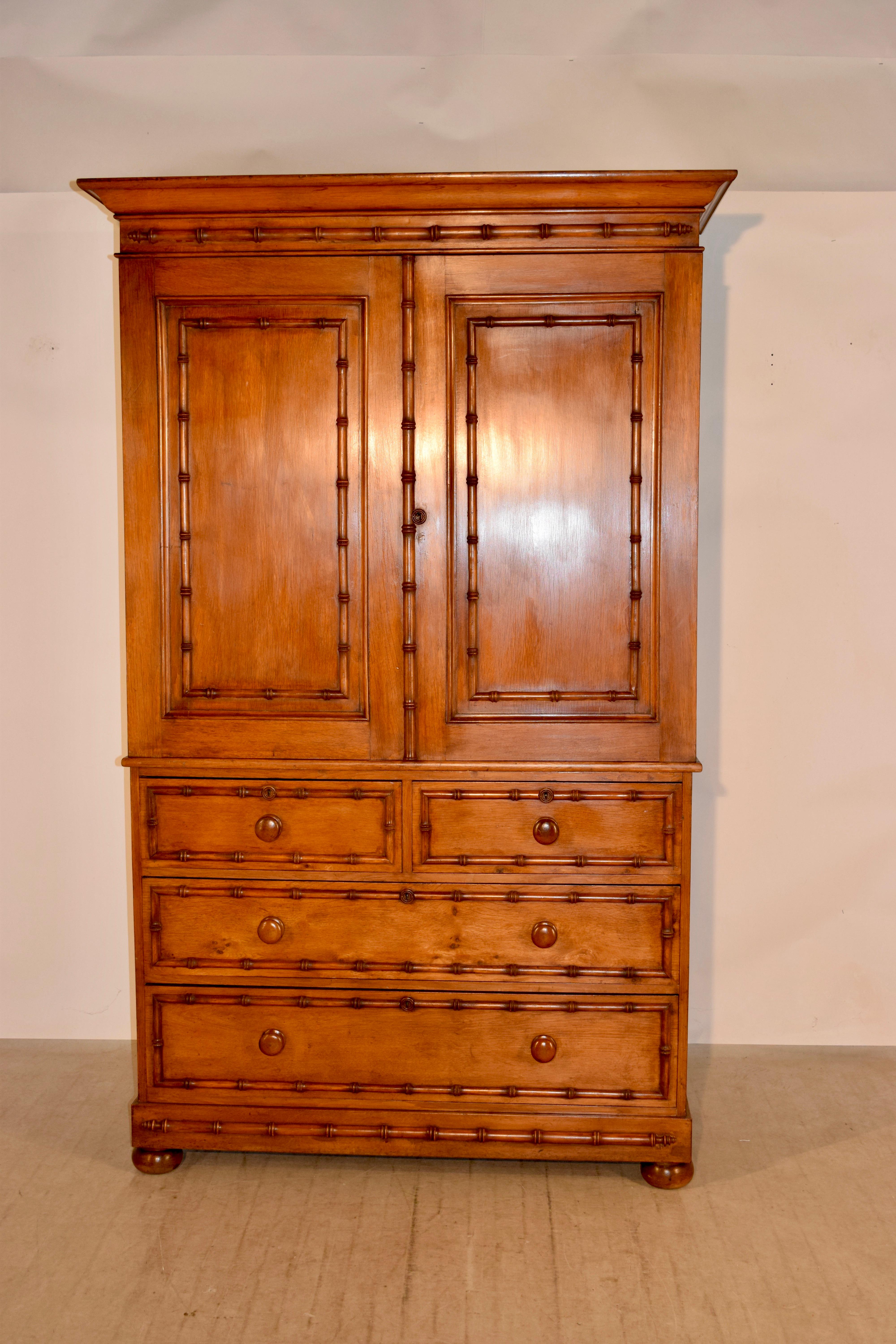 19th Century English Oak Linen Press In Good Condition In High Point, NC