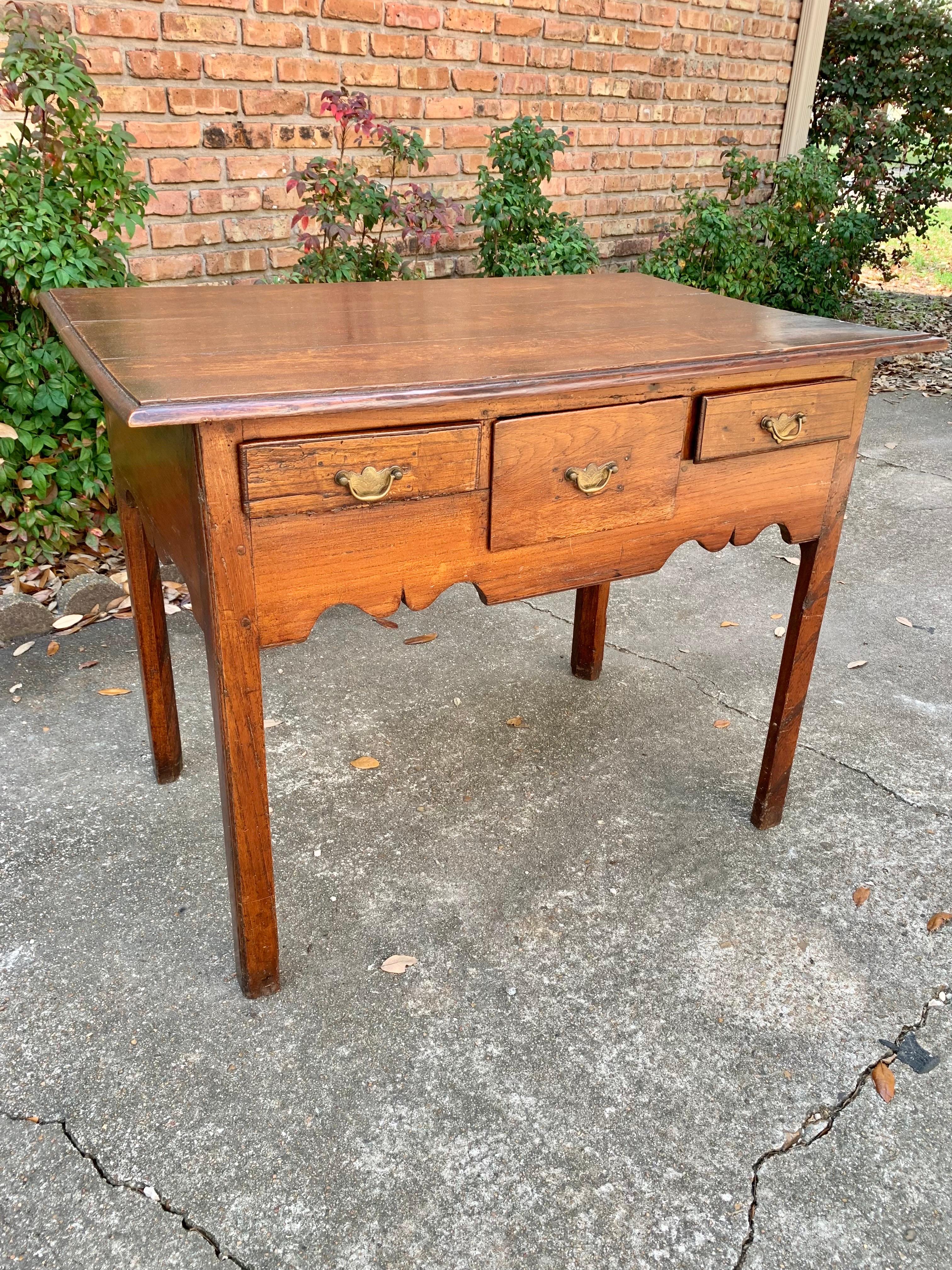 19th Century English Oak Lowboy Side Table For Sale 10