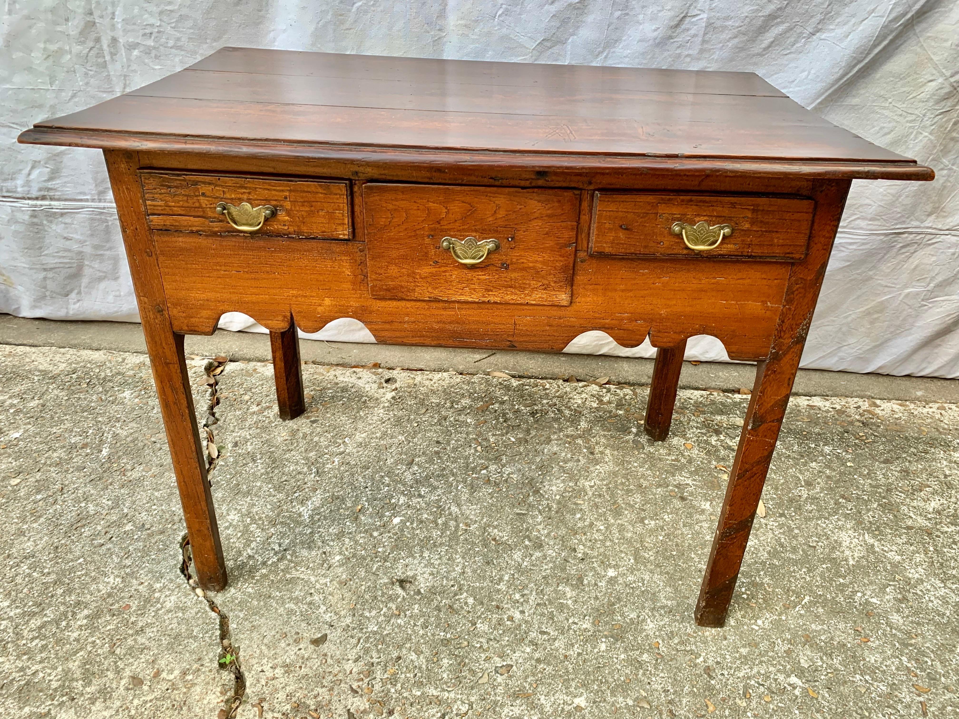 19th Century English Oak Lowboy Side Table In Good Condition For Sale In Burton, TX