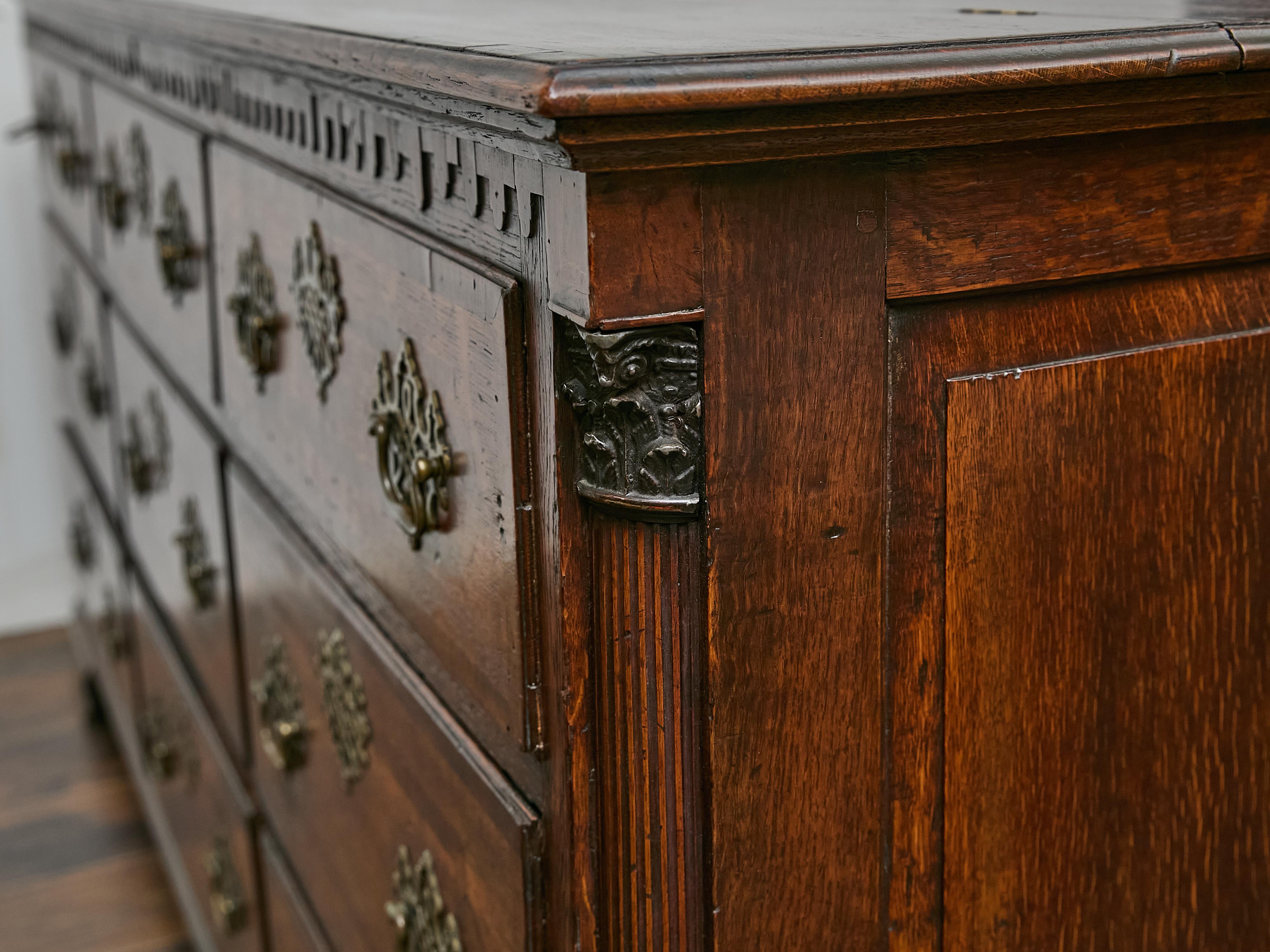 19th Century English Oak Mule Chest with Lift-Top Compartment and Six Drawers 13