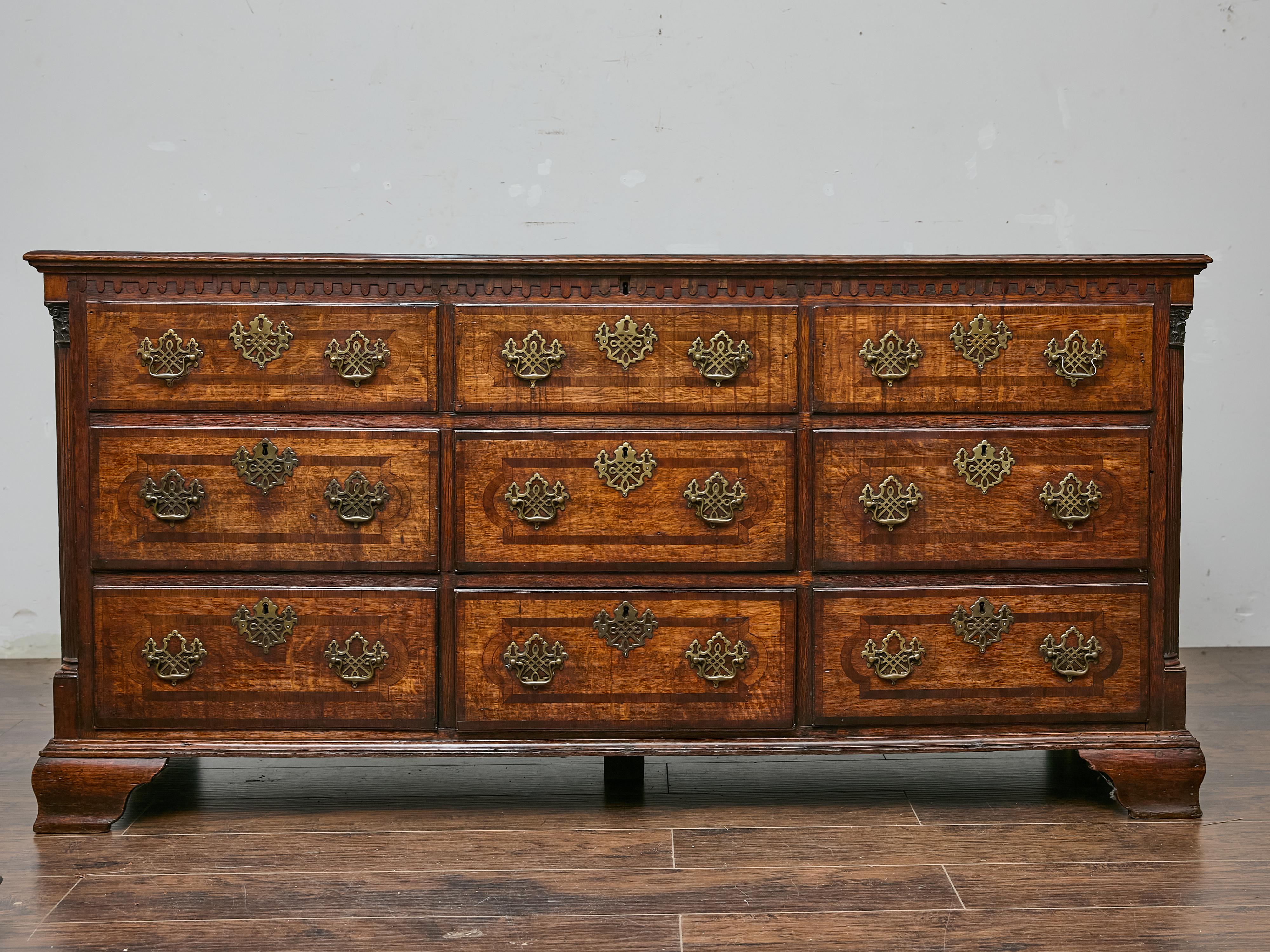 19th Century English Oak Mule Chest with Lift-Top Compartment and Six Drawers 16