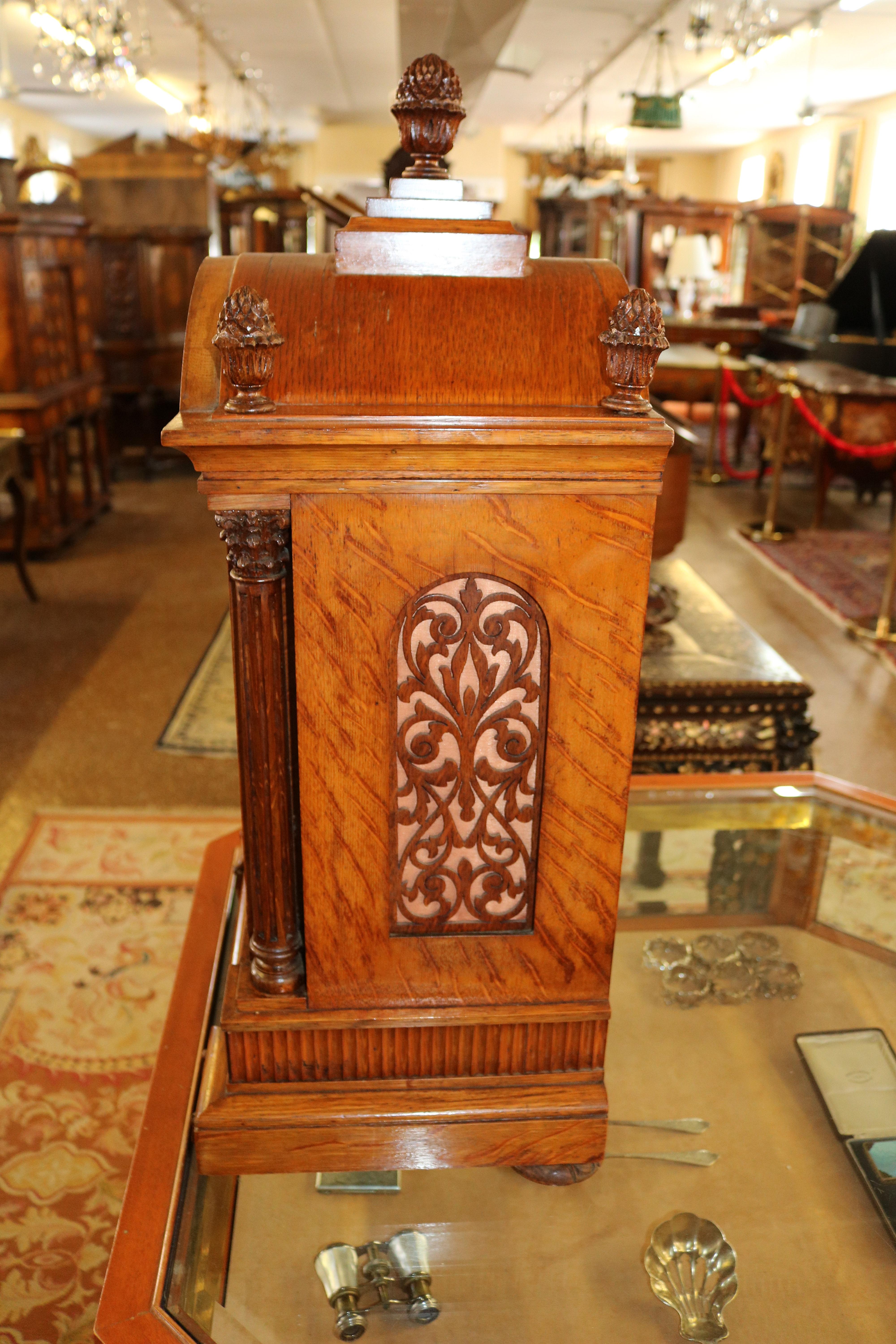 19th Century English Oak Musical Mantel Bracket Clock Retailed Benetfink & CO In Good Condition In Long Branch, NJ