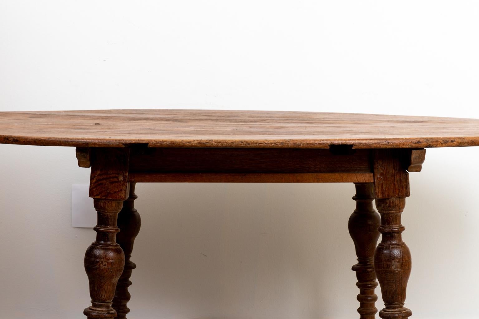 19th Century English Oak Oval Table 1