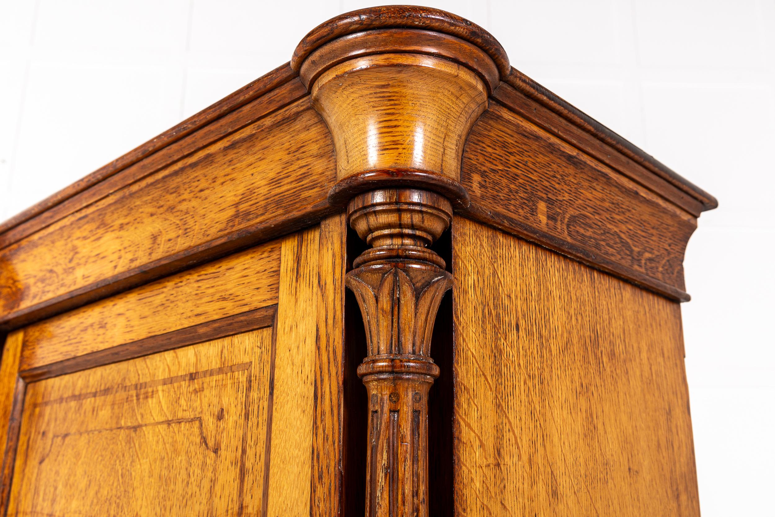 Quercia Mobile laterale in Oak inglese del XIX secolo in vendita