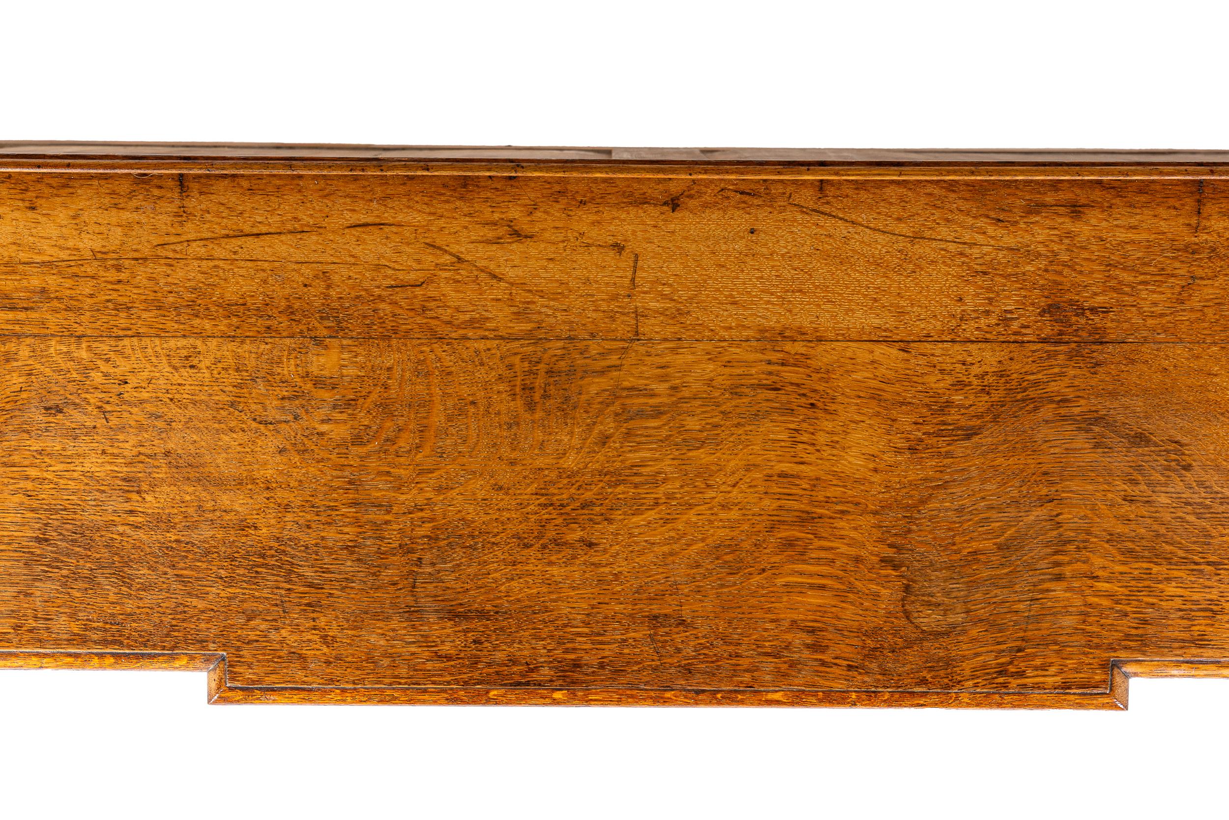 Mobile laterale in Oak inglese del XIX secolo in vendita 2