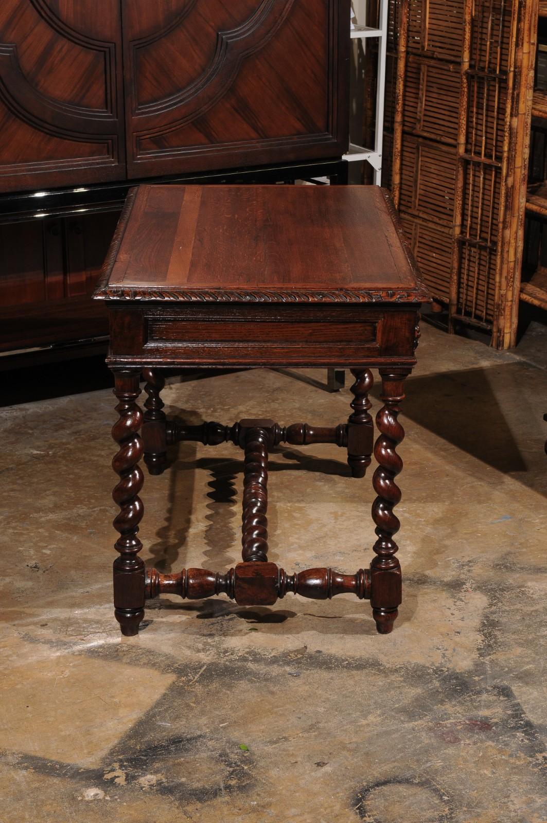 Tavolino in Oak inglese del XIX secolo Doppi cassetti Maniglie a volpe Barley Twist in vendita 5