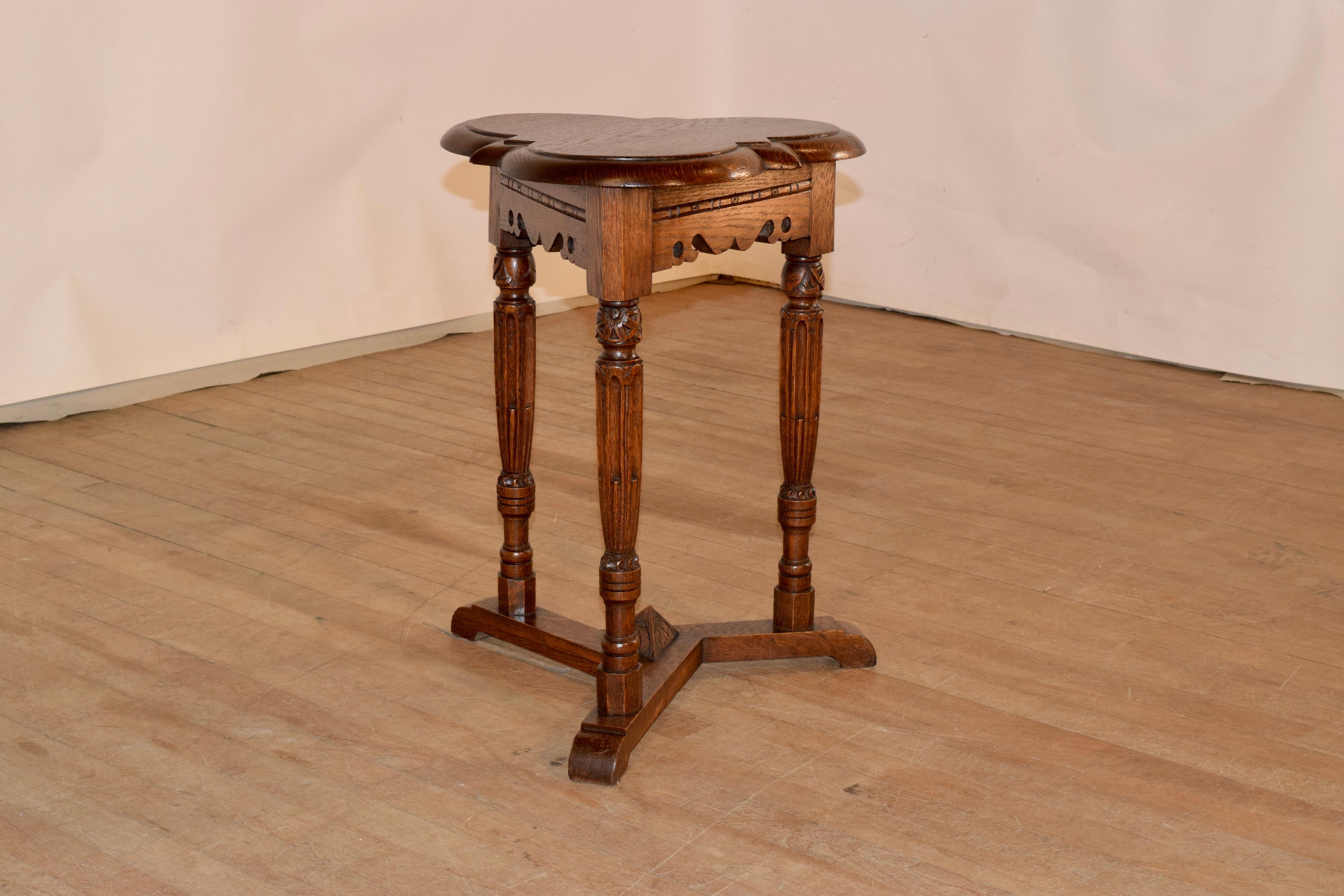 19th Century English Oak Side Table In Good Condition In High Point, NC