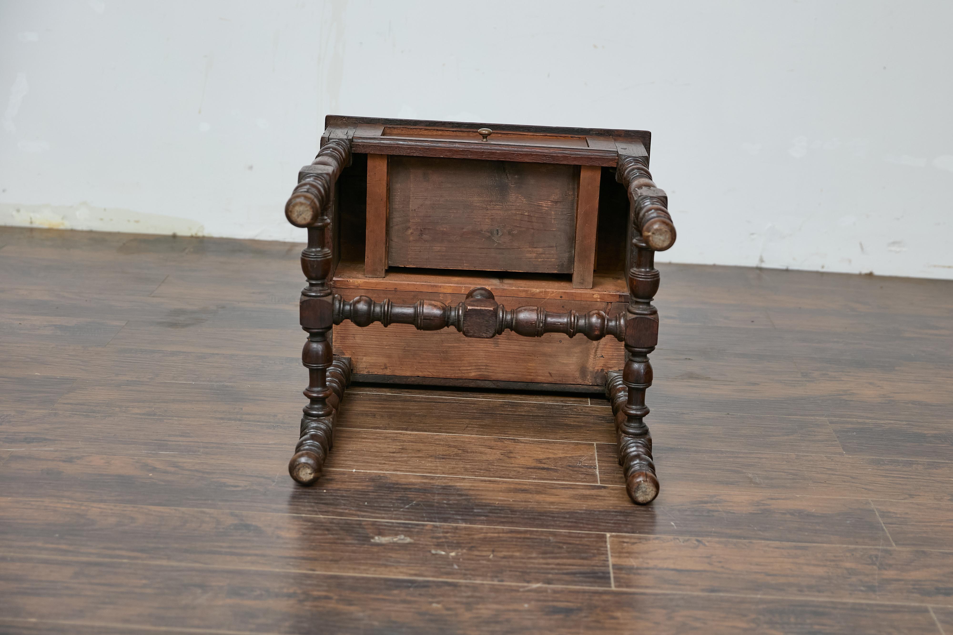 19th Century English Oak Side Table with Lift Top, Drawer, and Turned Legs en vente 7