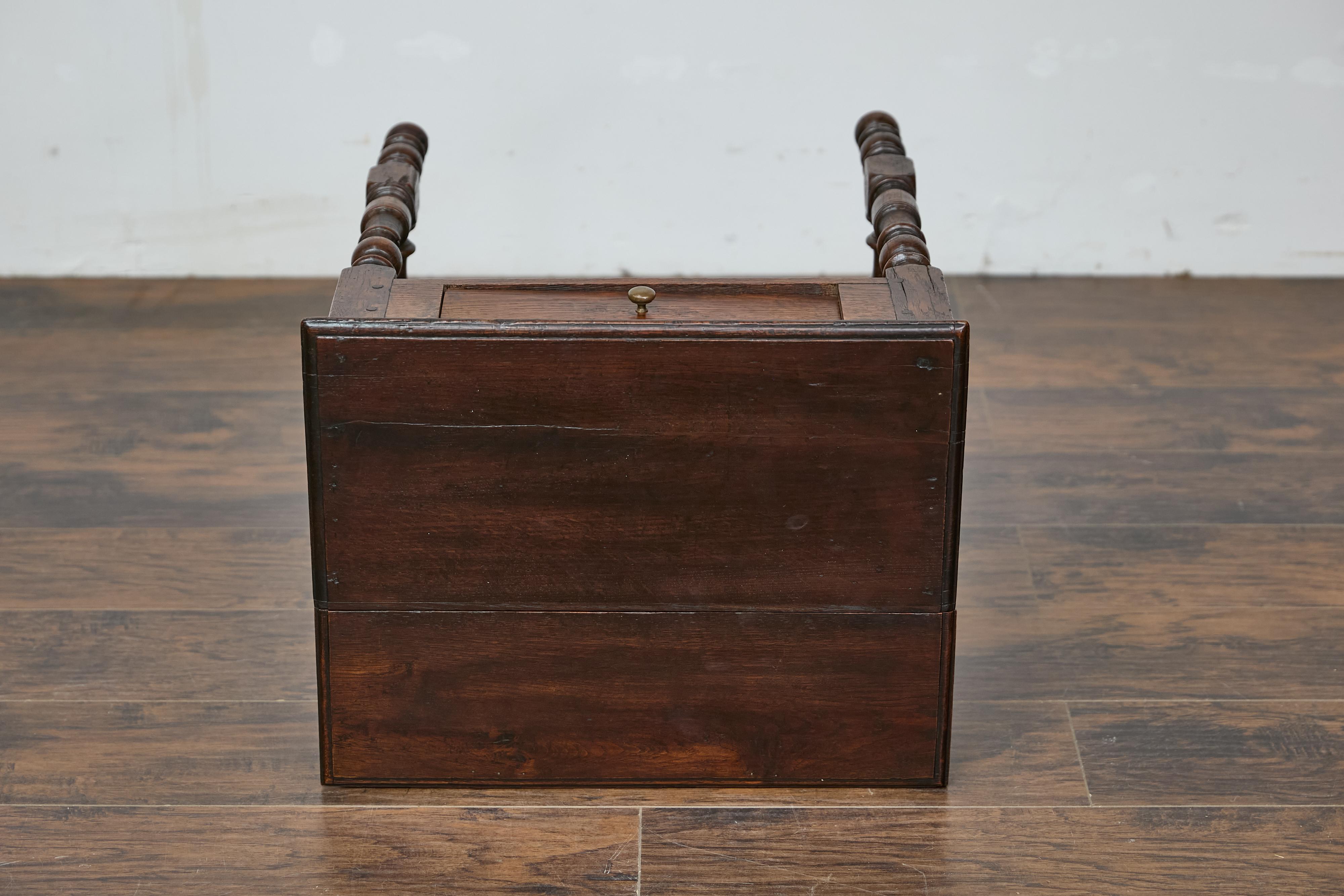 19th Century English Oak Side Table with Lift Top, Drawer, and Turned Legs en vente 10