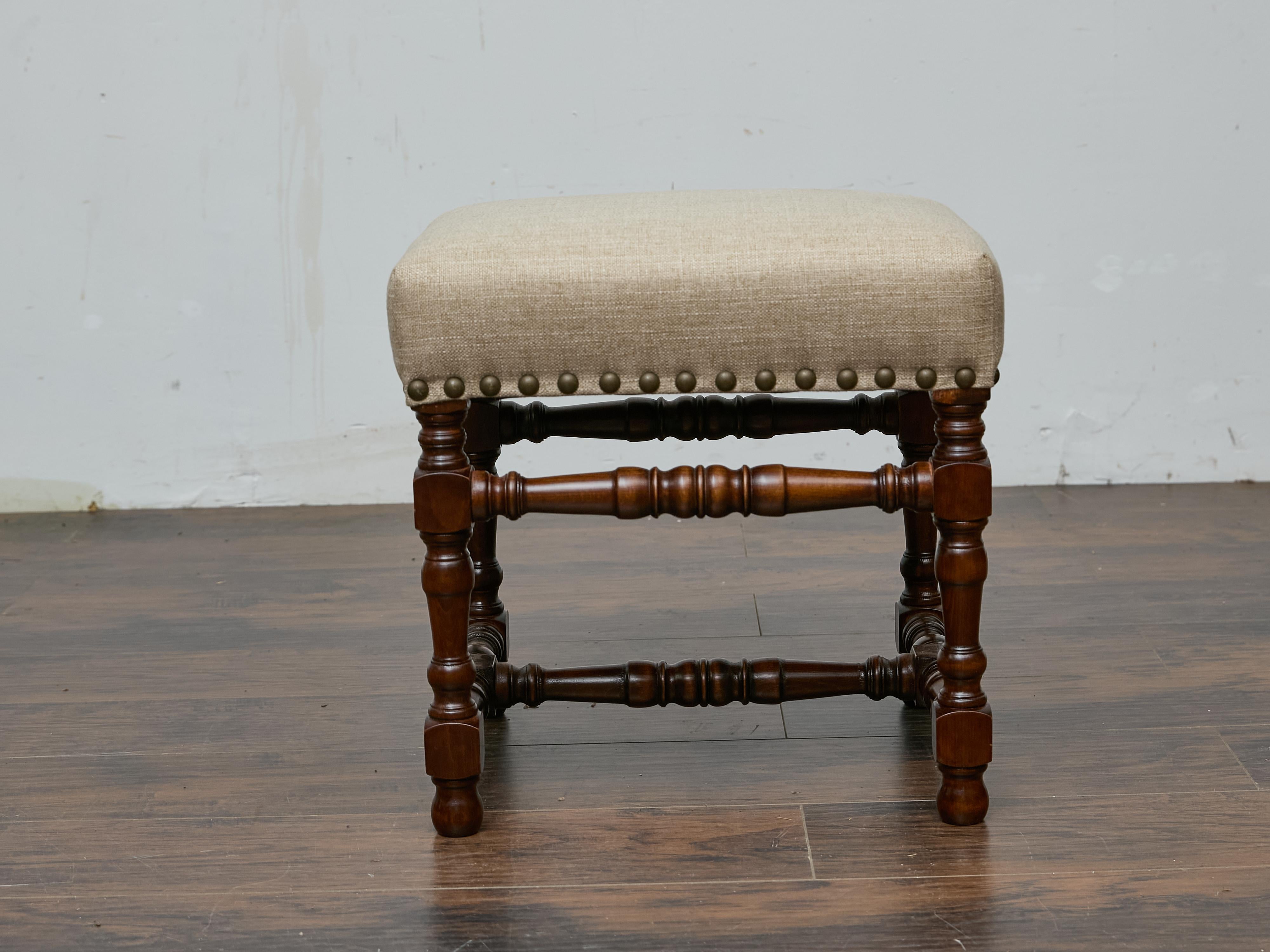 Sgabello inglese del XIX secolo in Oak con rivestimento in lino personalizzato e gambe tornite in vendita 6