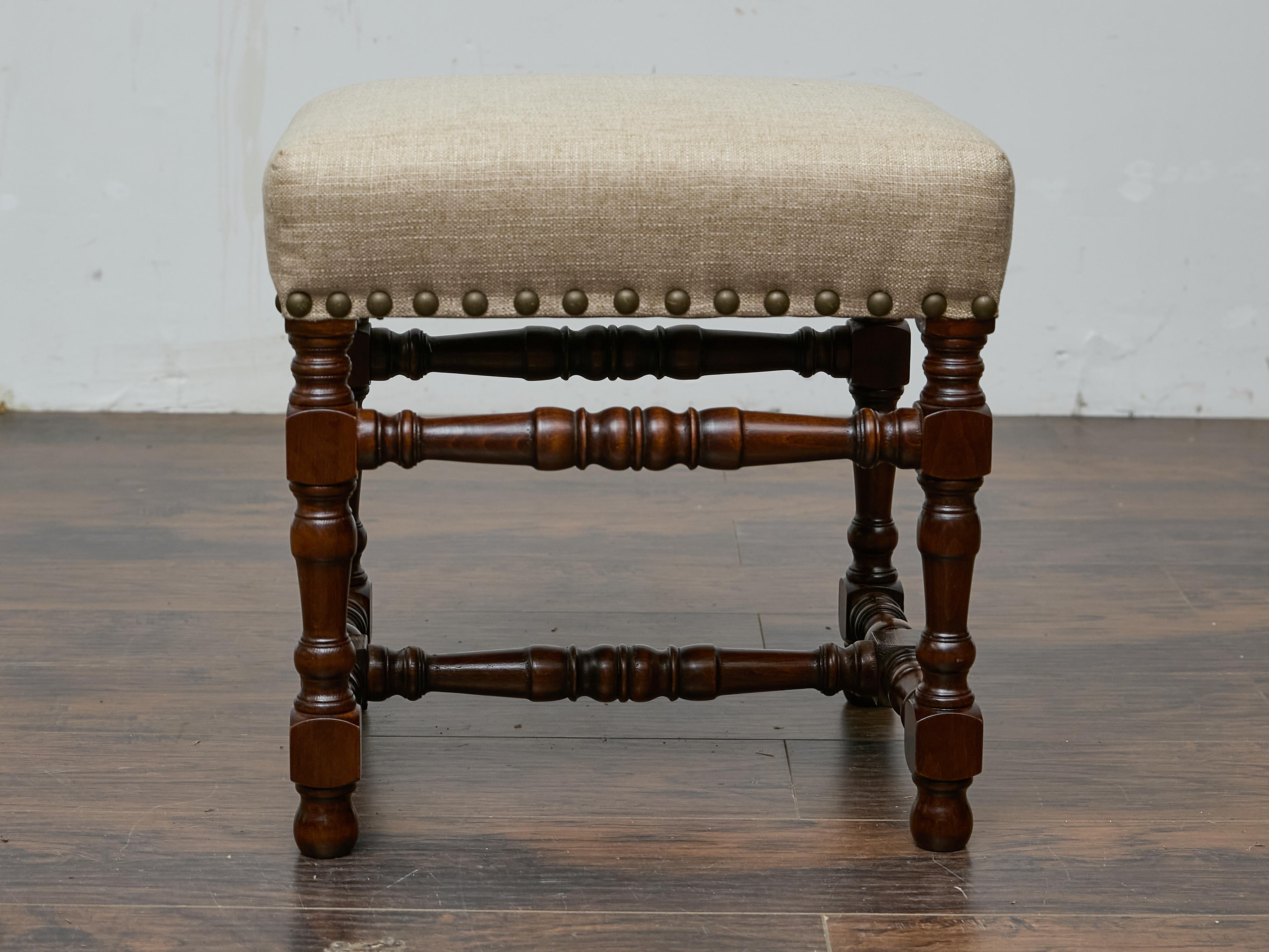 Ottone Sgabello inglese del XIX secolo in Oak con rivestimento in lino personalizzato e gambe tornite in vendita