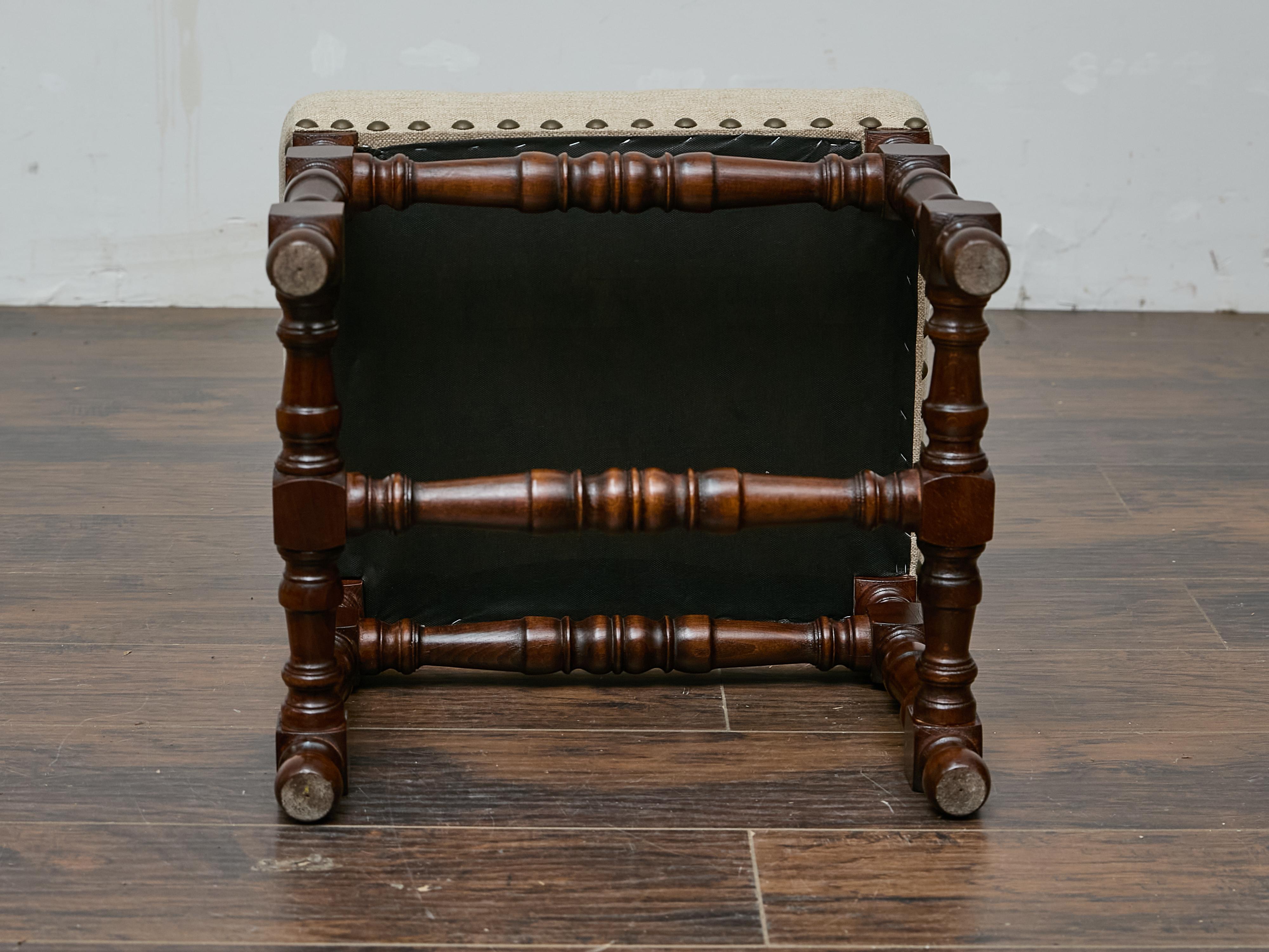 Sgabello inglese del XIX secolo in Oak con rivestimento in lino personalizzato e gambe tornite in vendita 1