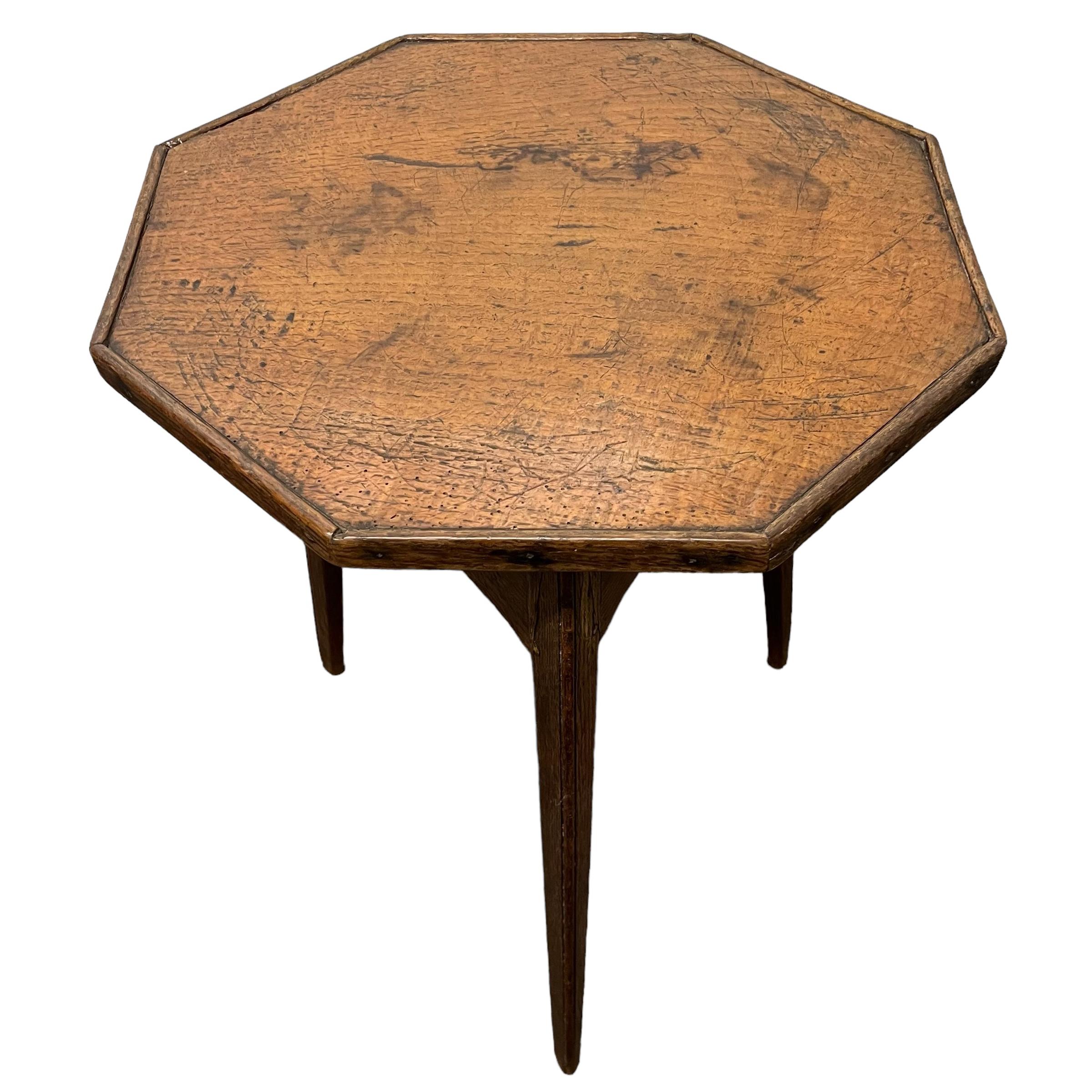 19th Century English Octagonal Cricket Table In Good Condition In Chicago, IL