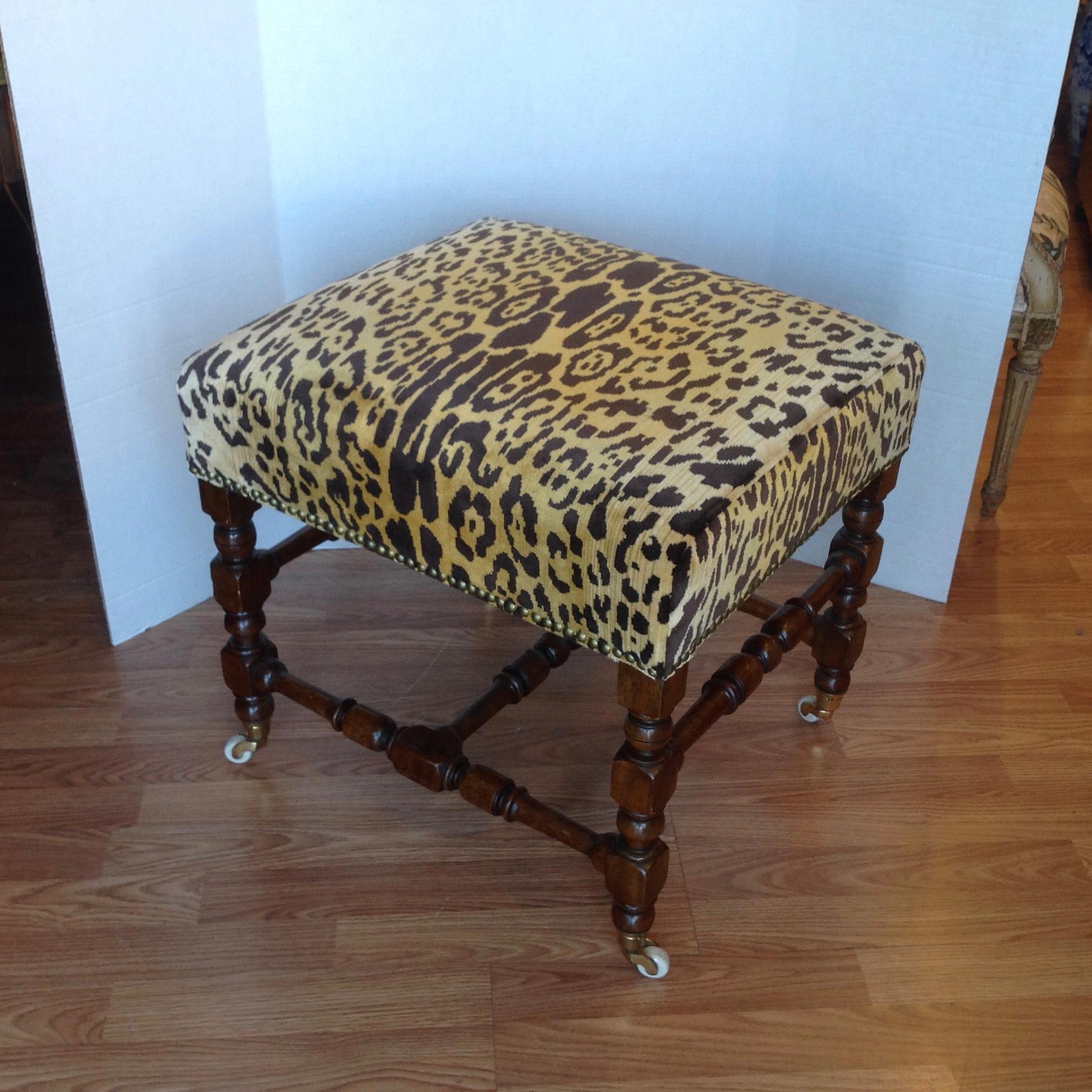 19th Century English Ottoman In Good Condition In West Palm Beach, FL