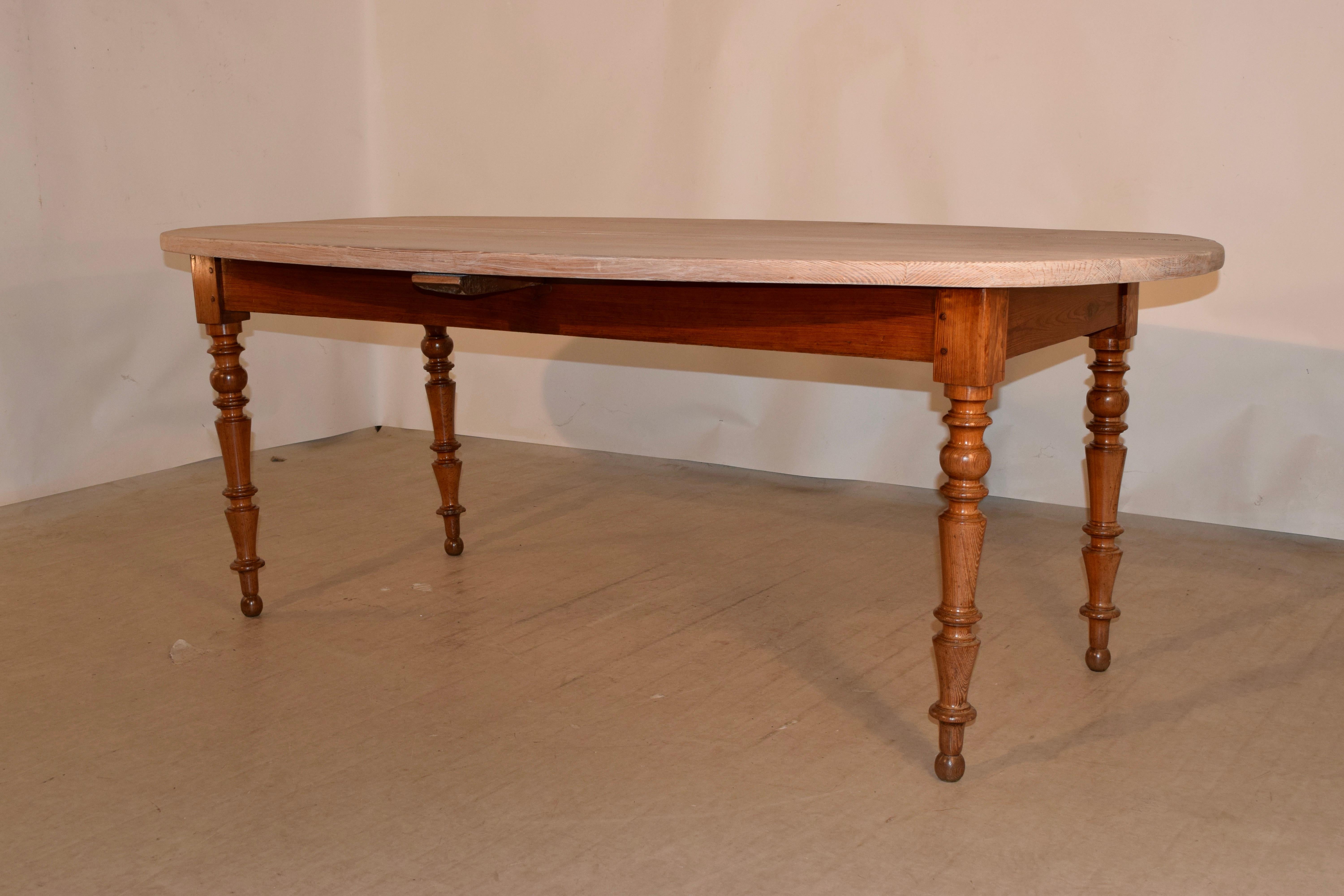 19th Century English Oval Farm Table In Good Condition In High Point, NC