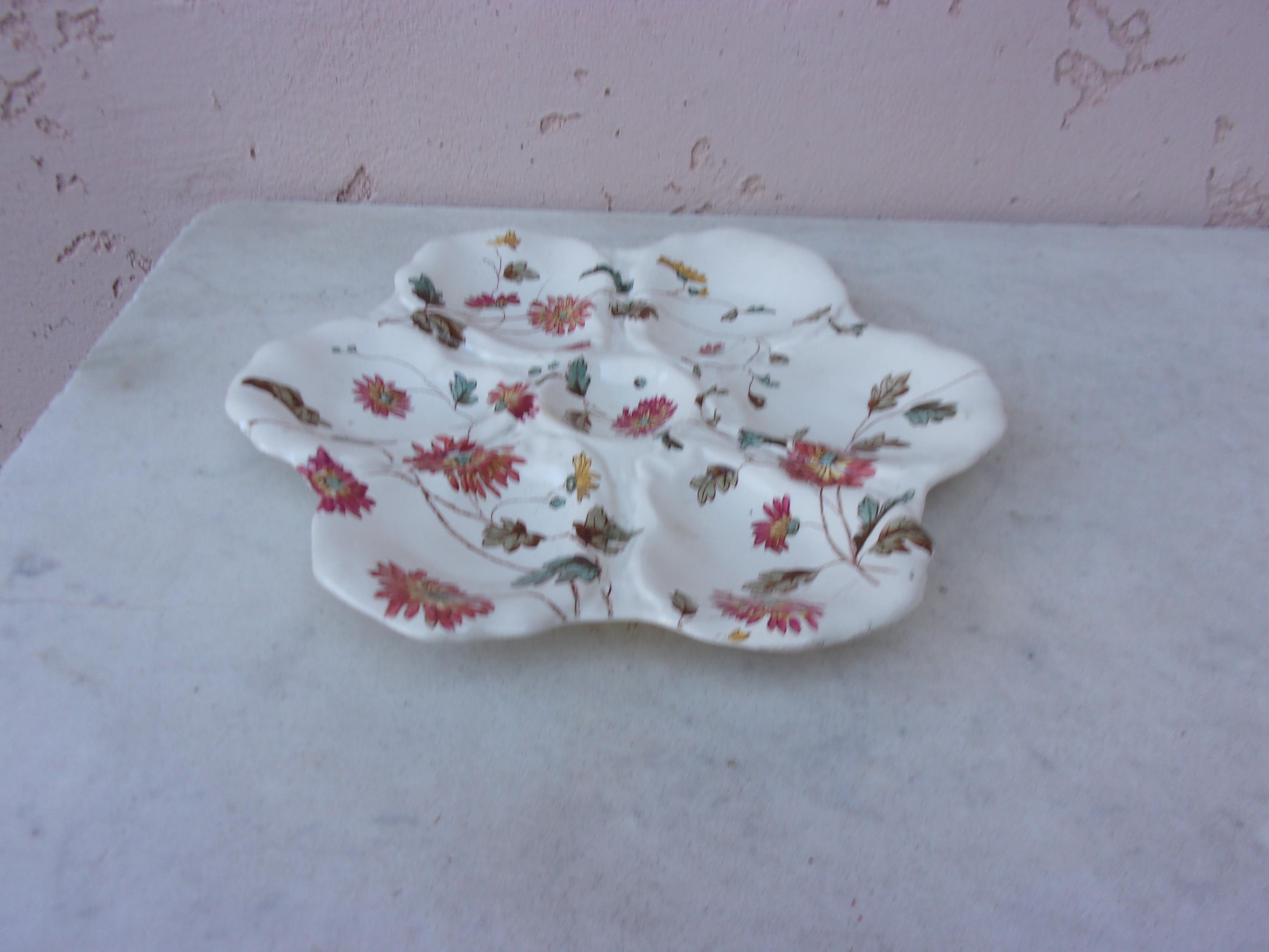 19th Century English Oyster Plate with Flowers Adderley In Fair Condition For Sale In Austin, TX