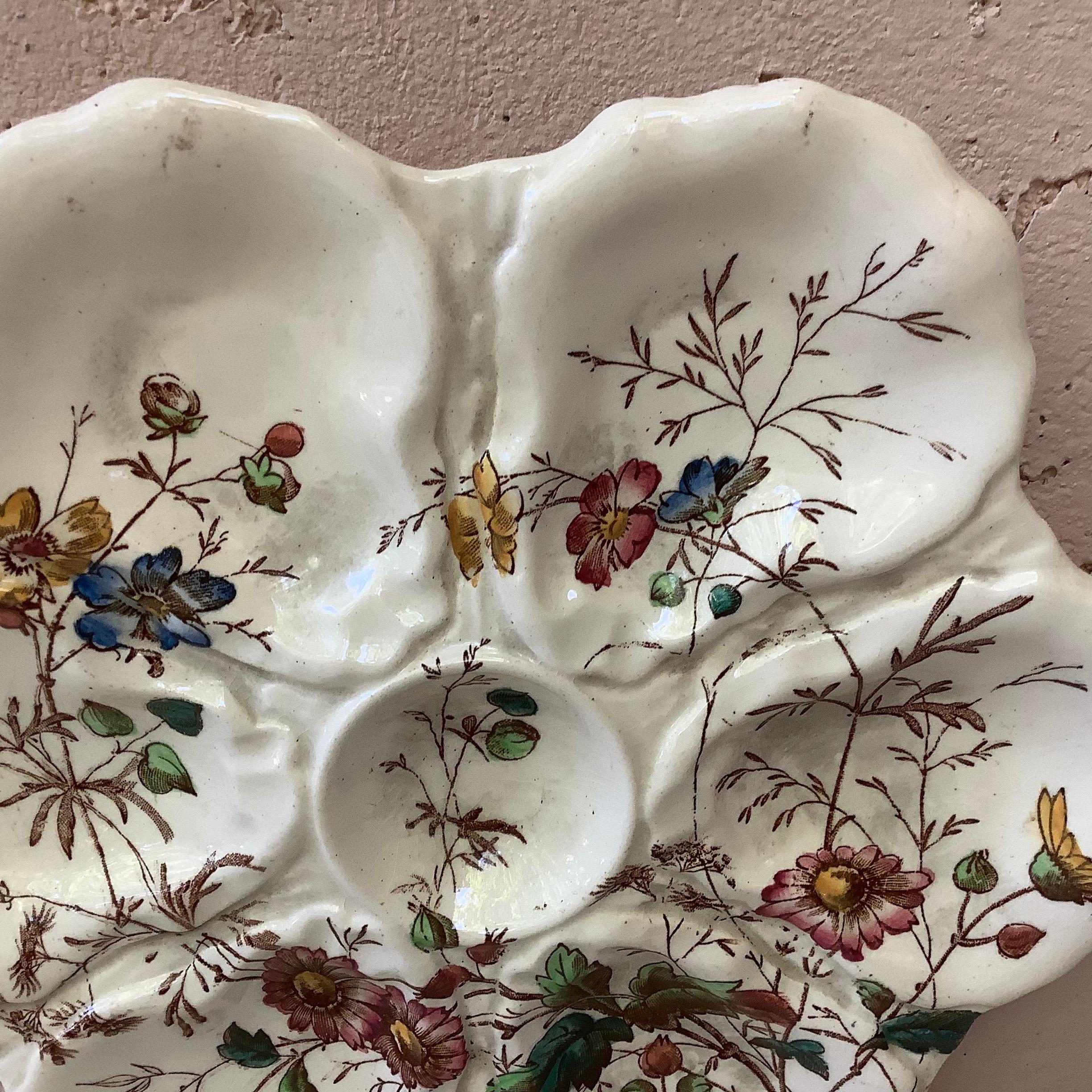 19th Century English Oyster Plate with Flowers In Good Condition In Austin, TX