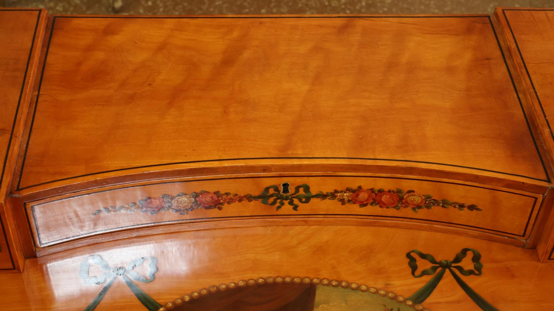 Siglo XIX Escritorio de madera de satén estilo Adam decorado con pintura inglesa en venta 6