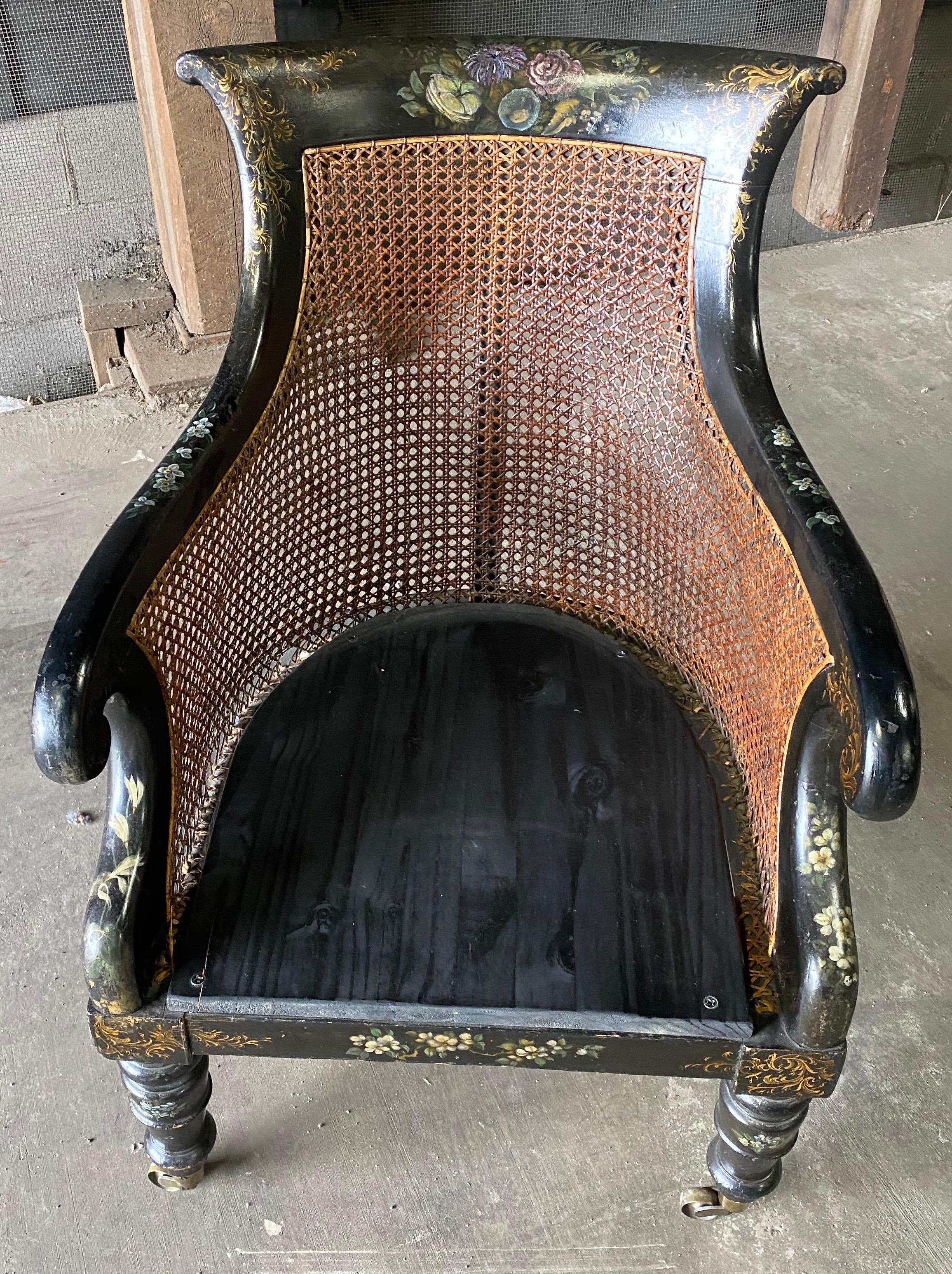 Fauteuil de bibliothèque canné décoré de peinture anglaise du 19ème siècle en vente 4