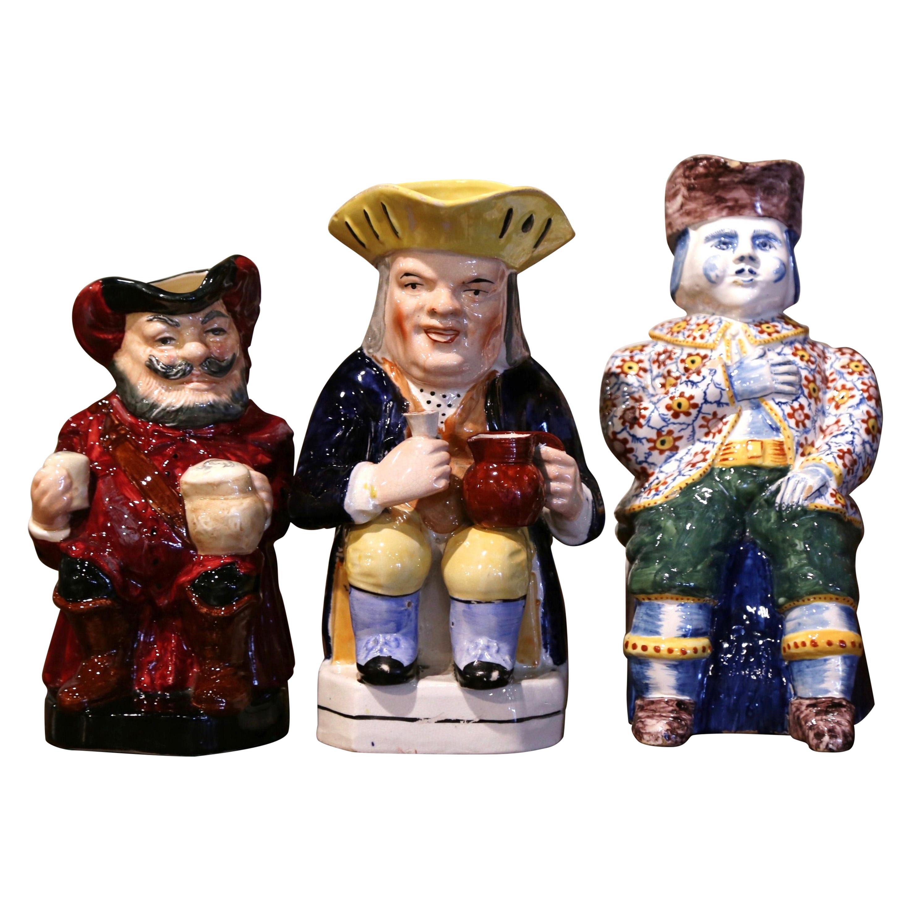 Set von drei englischen bemalten Barbotine-Krügen aus Keramik des 19. Jahrhunderts