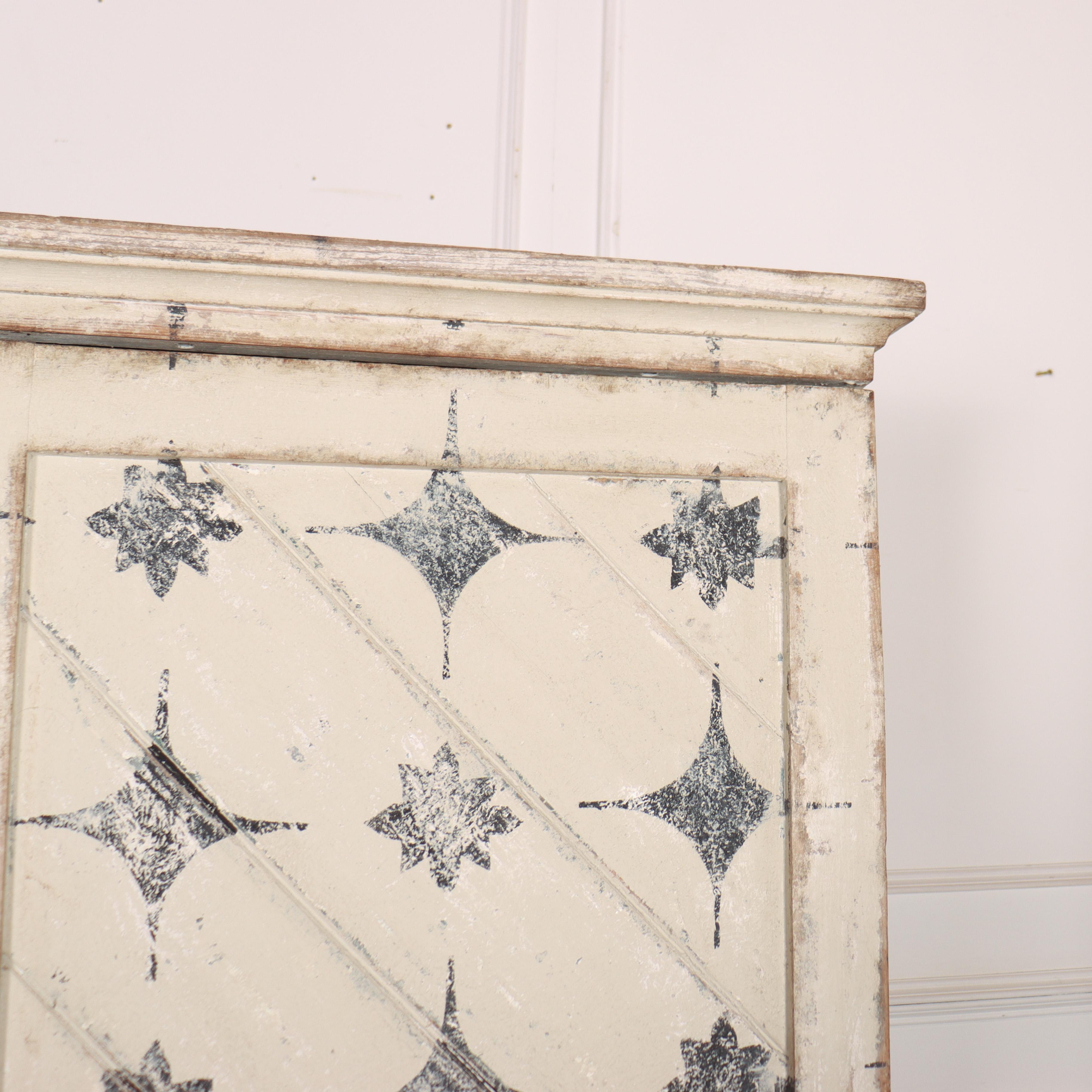 19th Century English Painted Linen Cupboard In Good Condition For Sale In Leamington Spa, Warwickshire