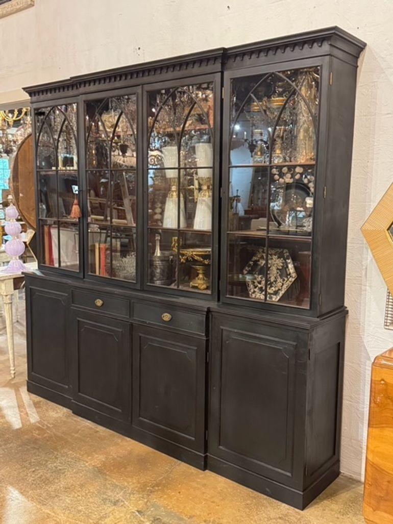 XIX secolo 19th Century English Painted Mahogany Breakfront Cabinet in vendita