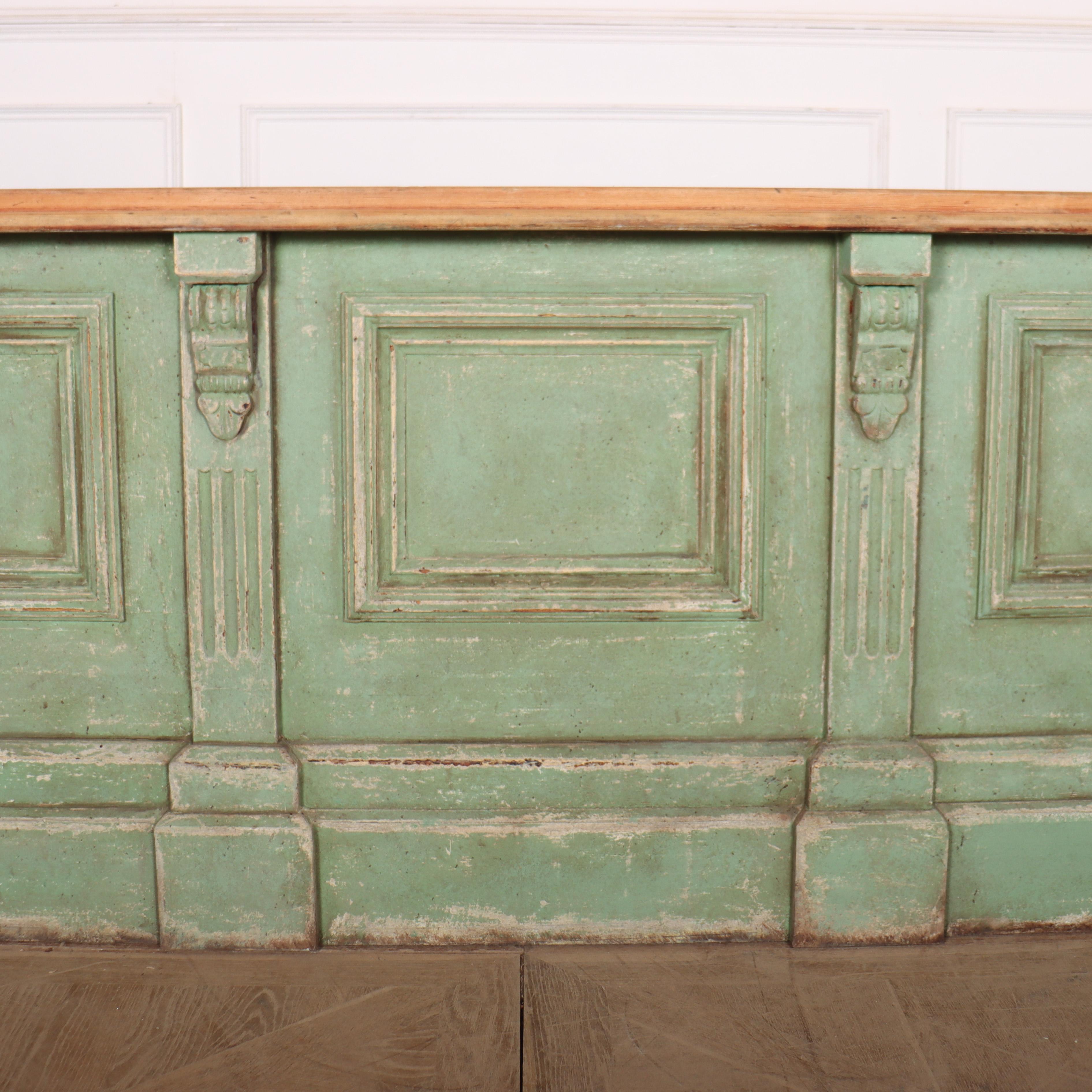 Englischer bemalter Ladentisch des 19. Jahrhunderts im Angebot 1