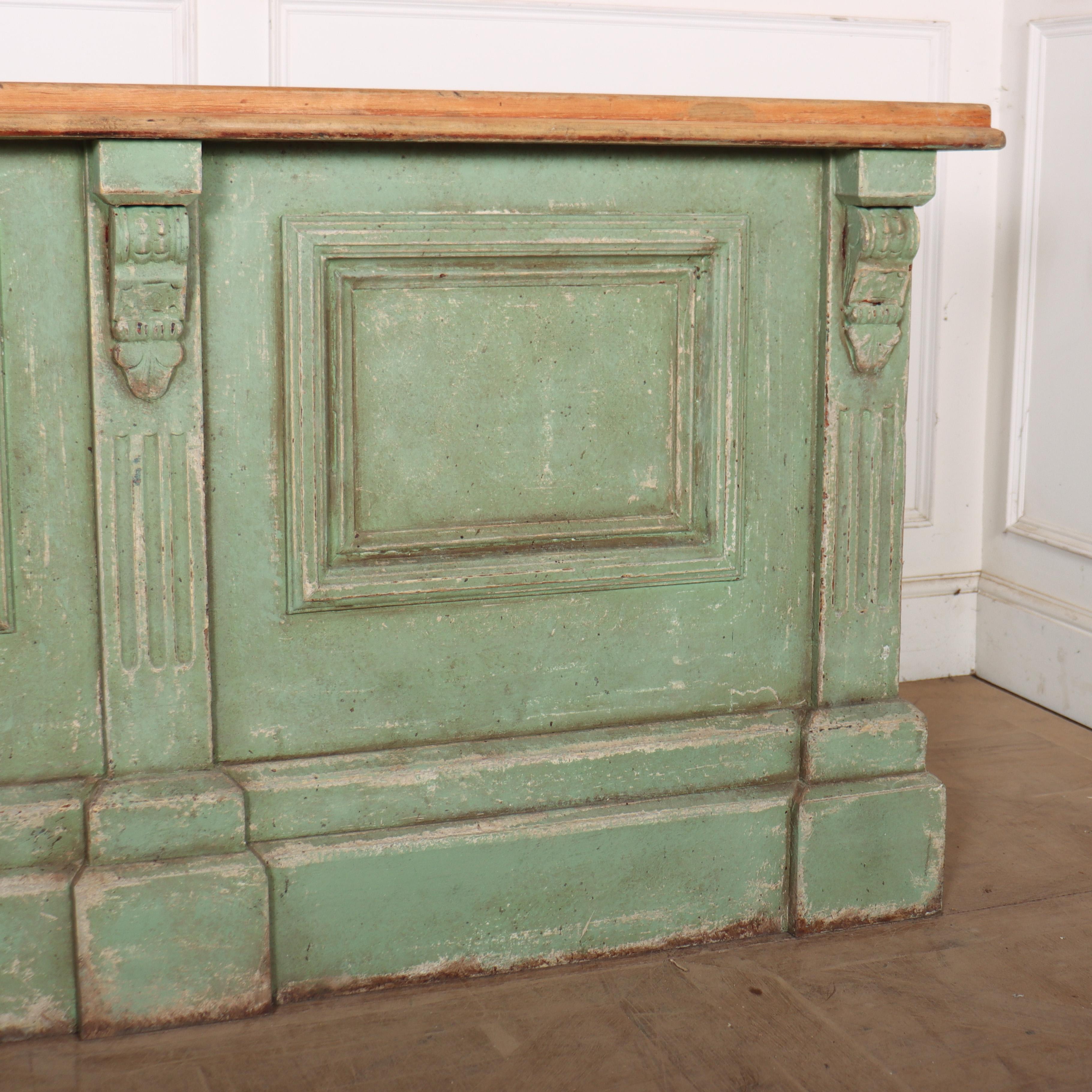 Englischer bemalter Ladentisch des 19. Jahrhunderts im Angebot 2